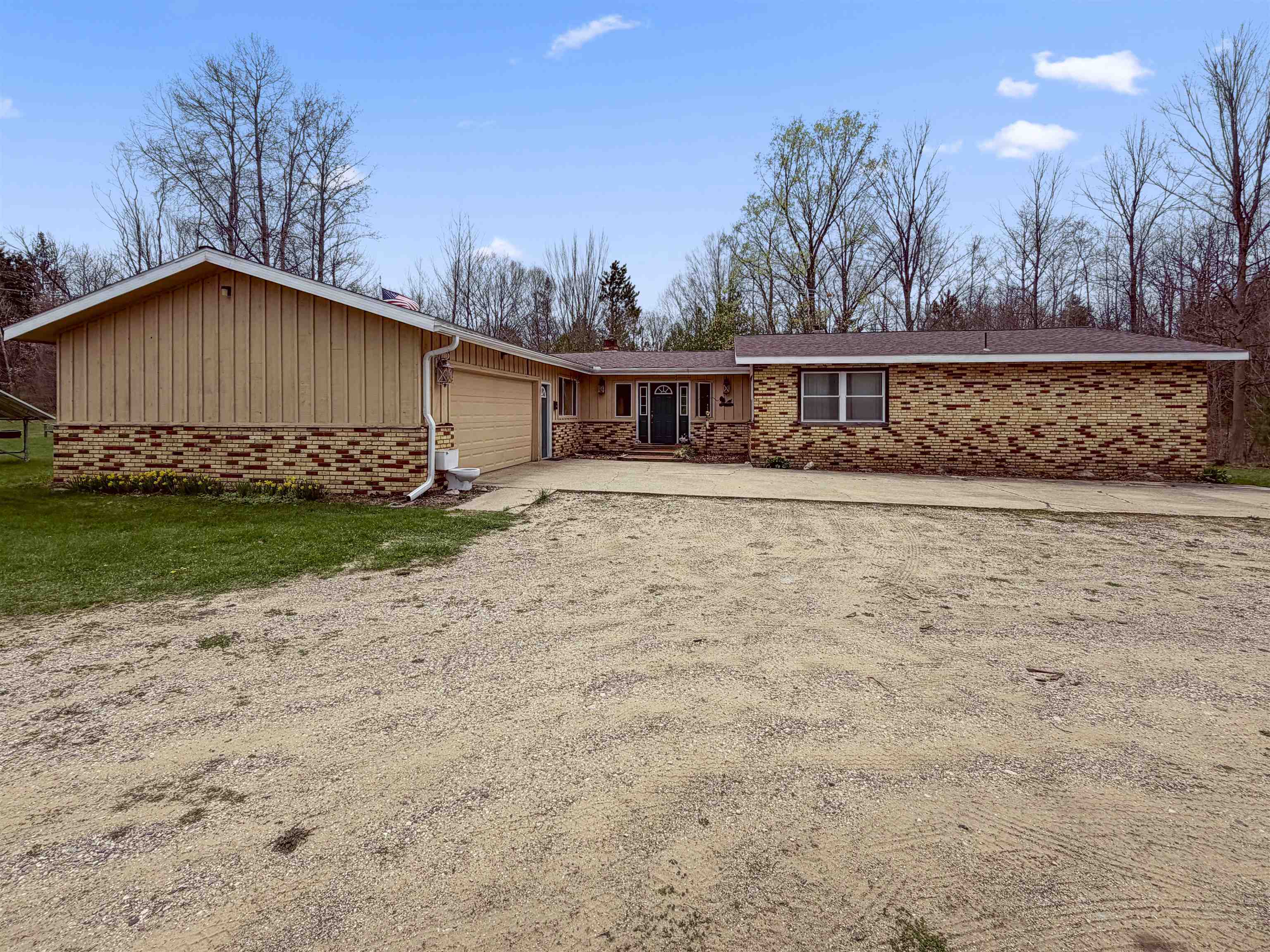 4411 N 11 Road Property Photo 3