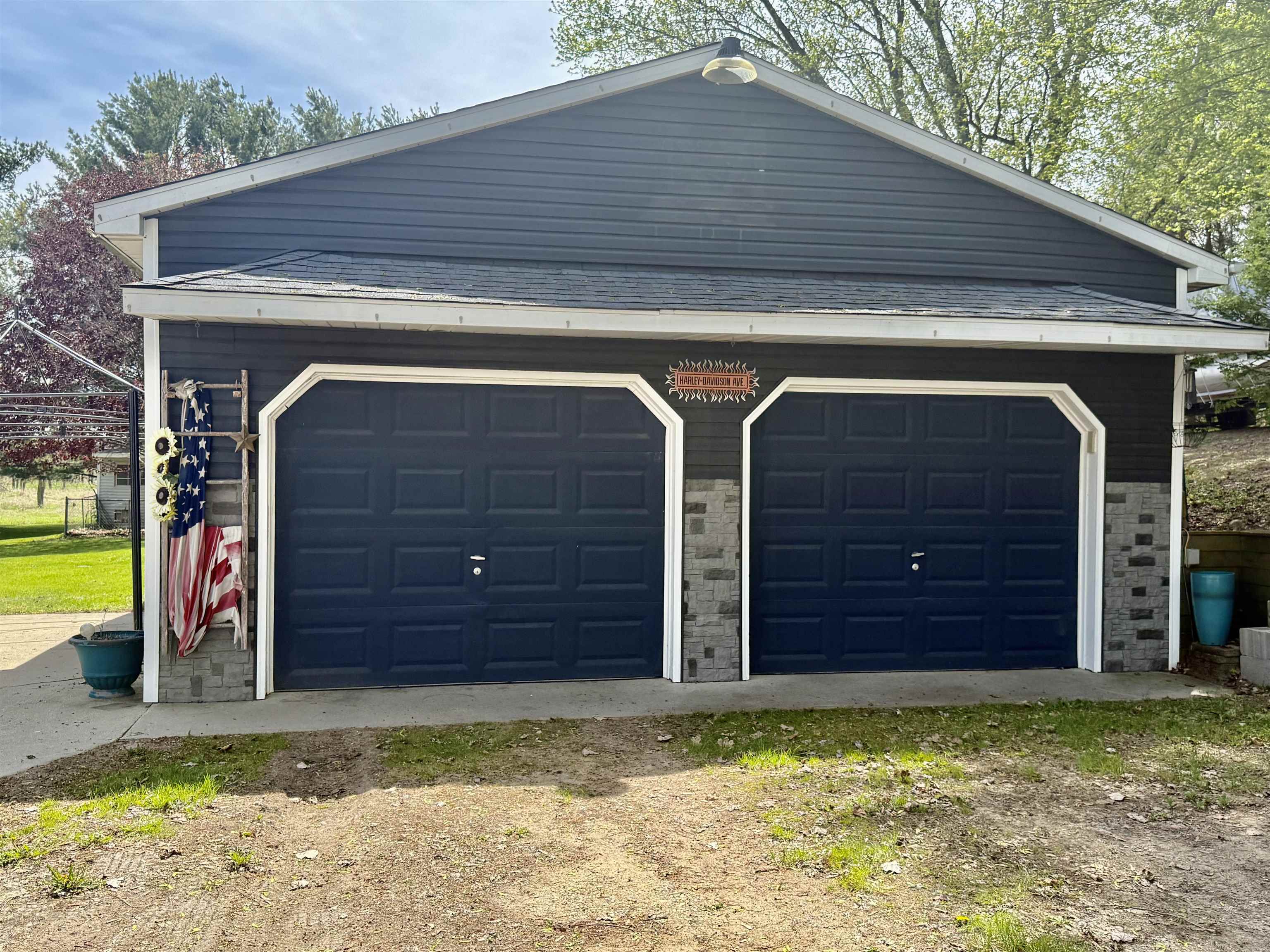 742 E Van Buren Road Property Photo 3