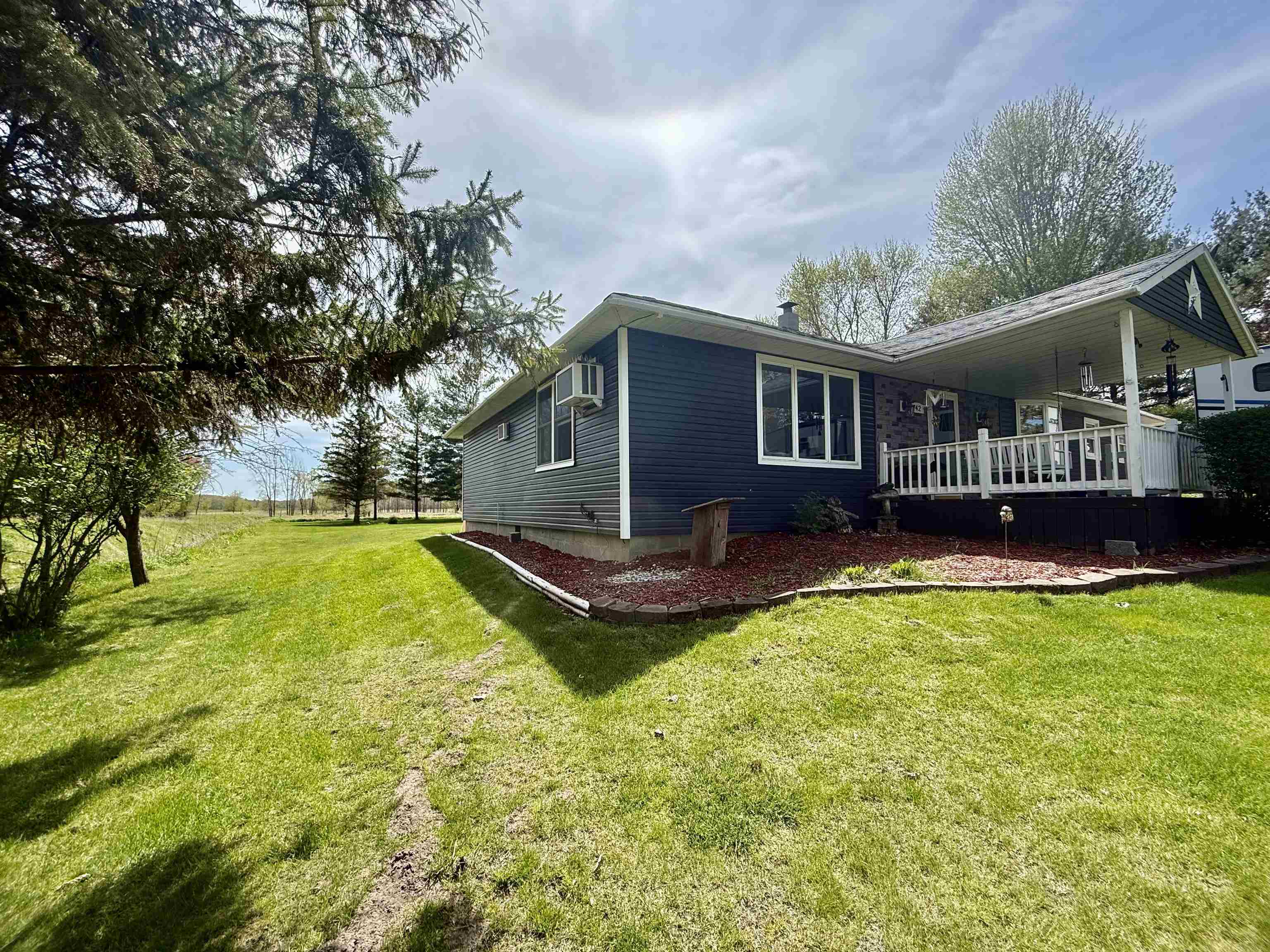 742 E Van Buren Road Property Photo 4