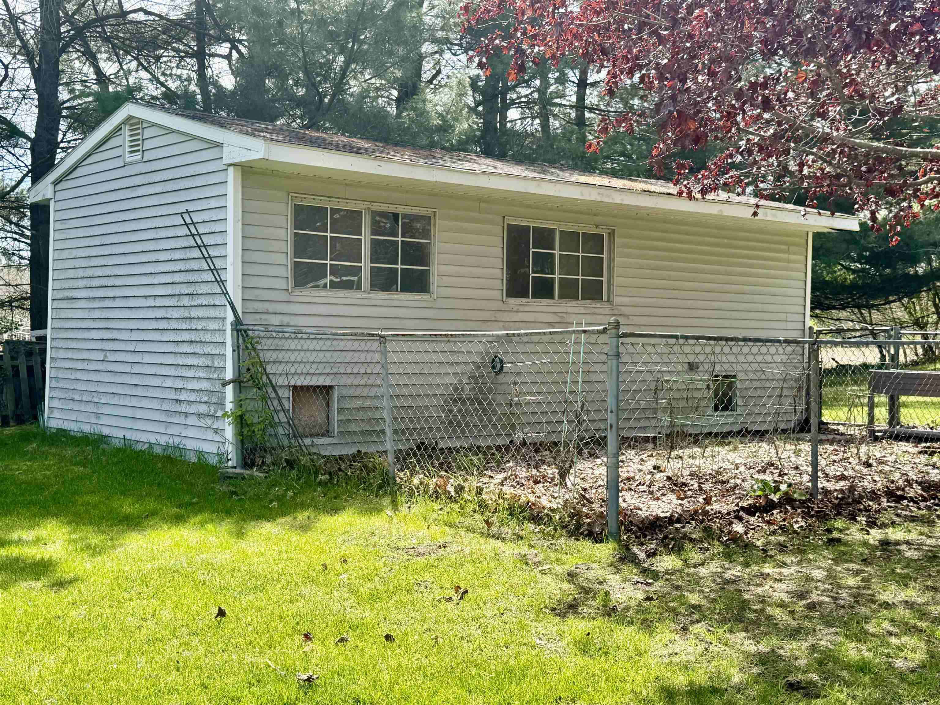 742 E Van Buren Road Property Photo 9