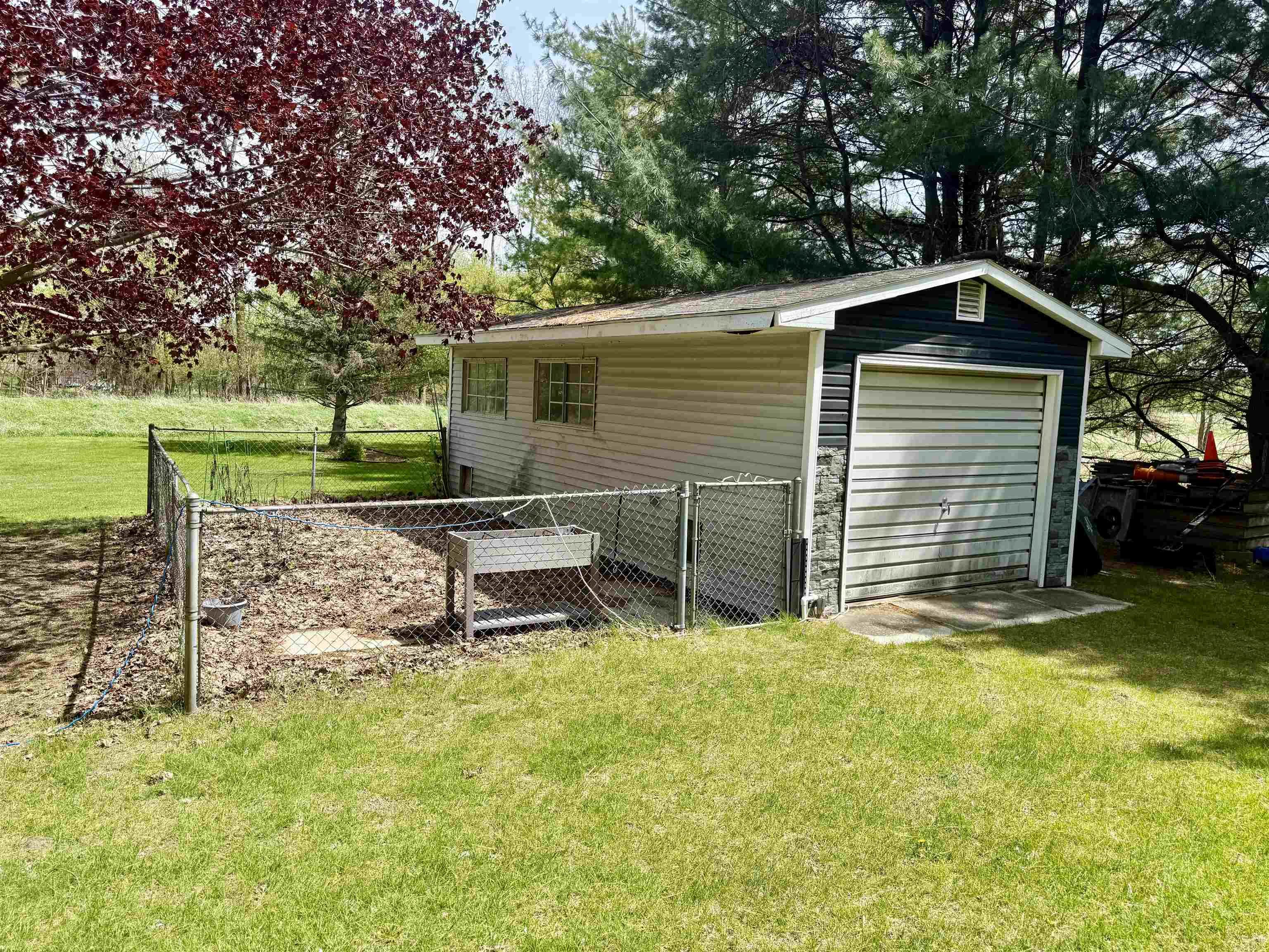 742 E Van Buren Road Property Photo 10