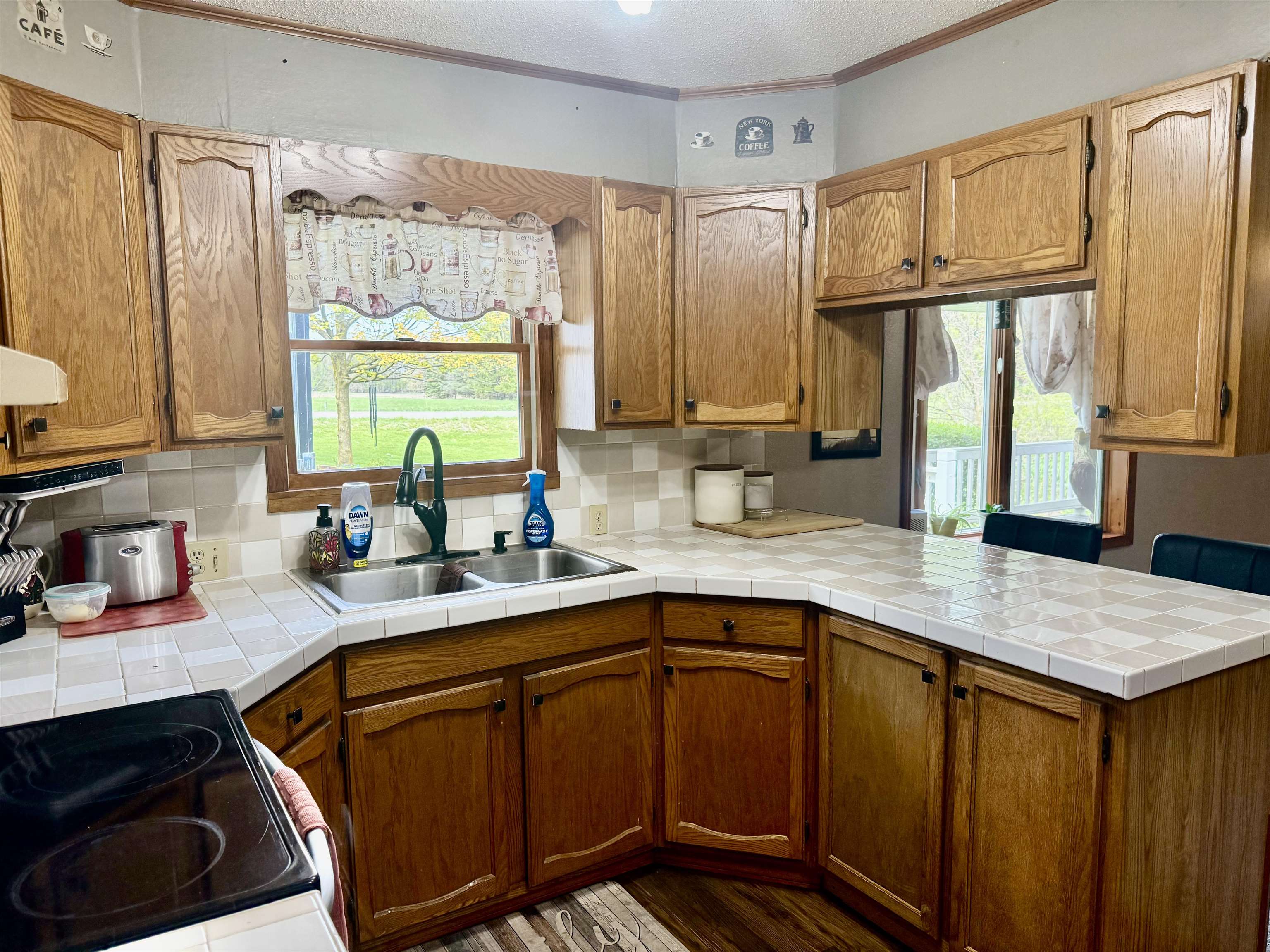 742 E Van Buren Road Property Photo 11