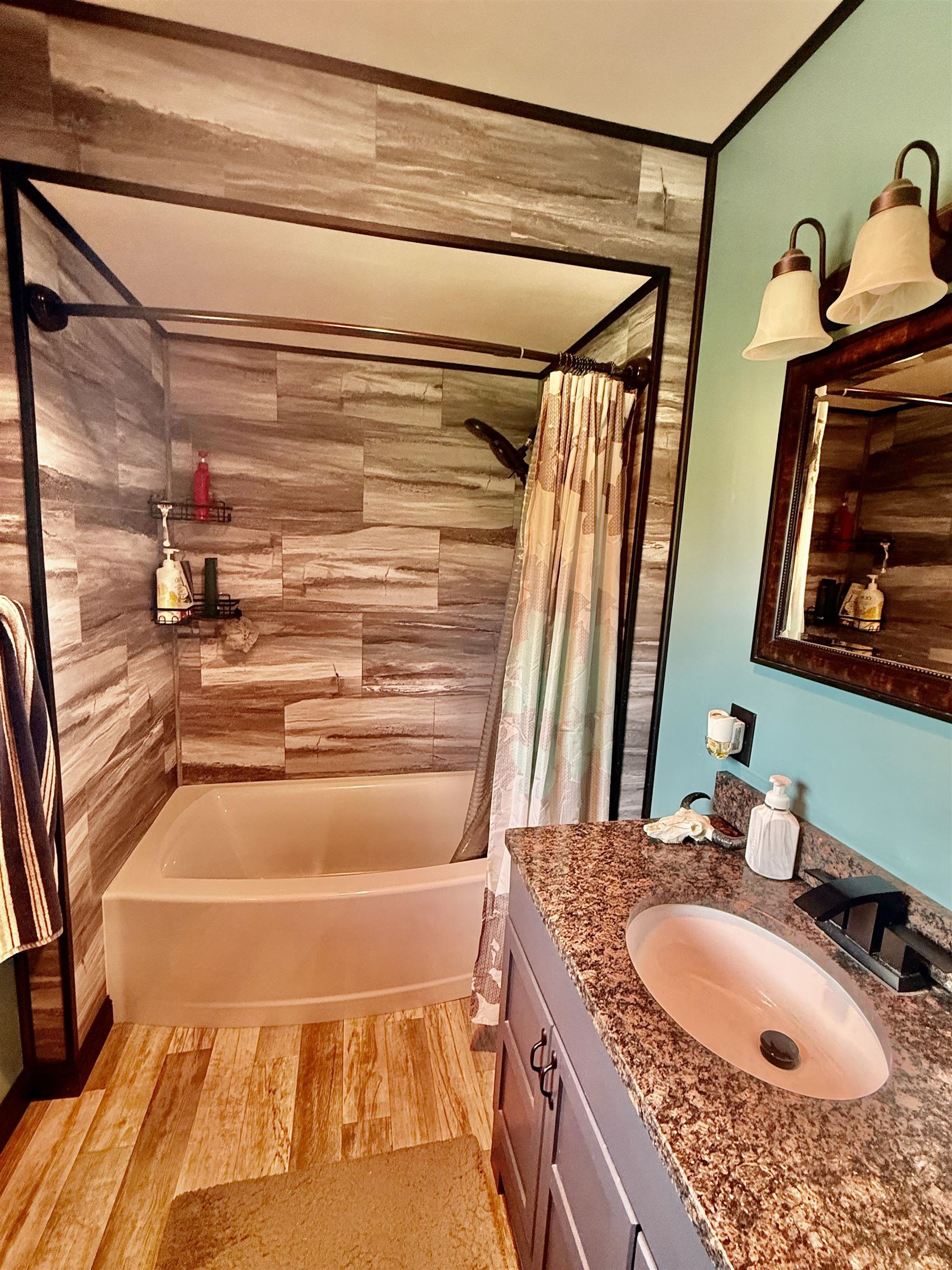 742 E Van Buren Road Property Photo 23