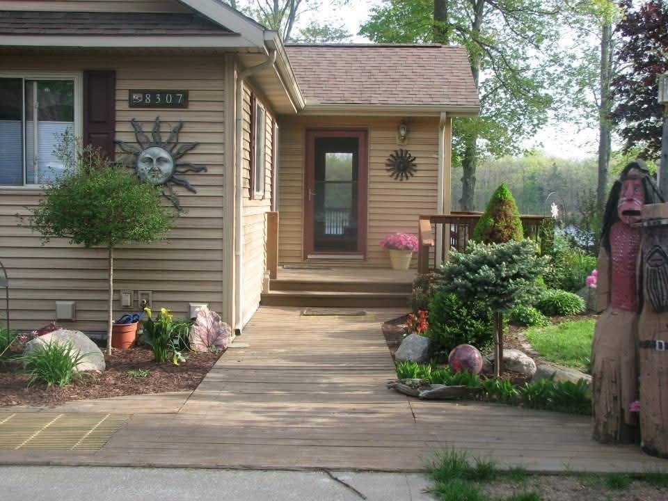 8307 Cortez Drive Property Photo 3