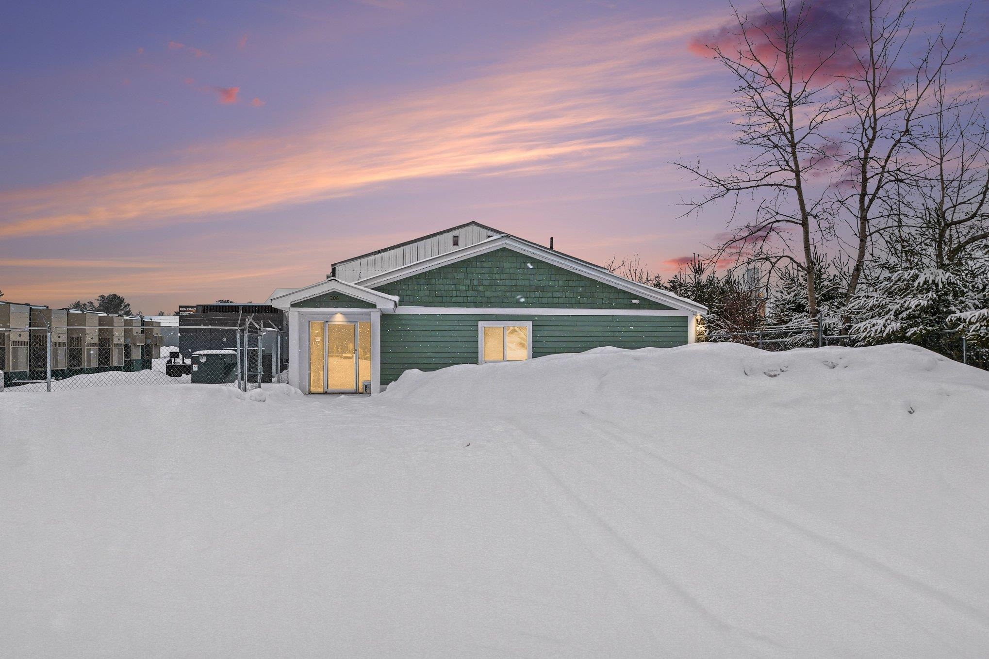 206 E Park Drive Property Photo 1
