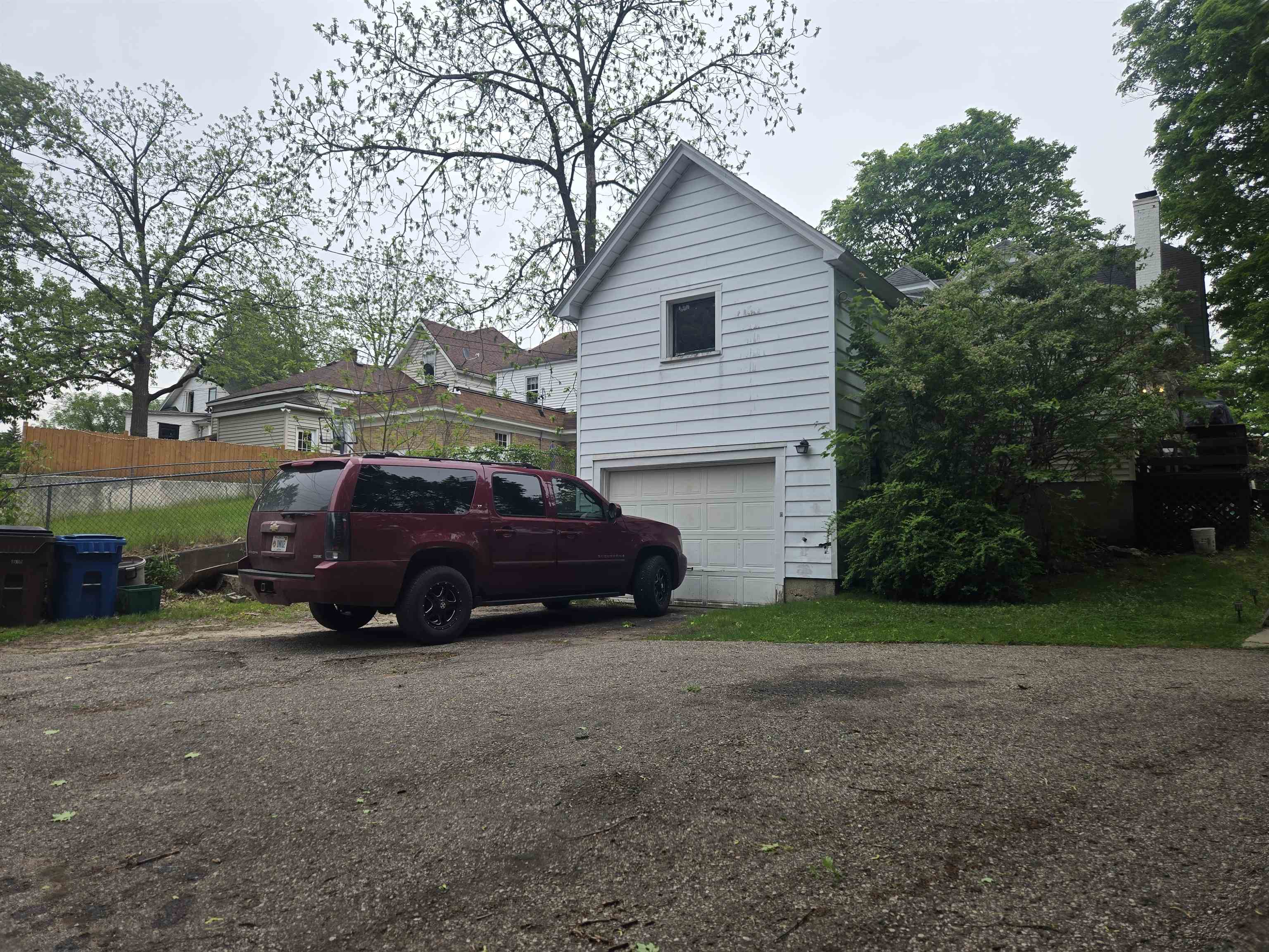 415 E Harris Street Property Photo 4