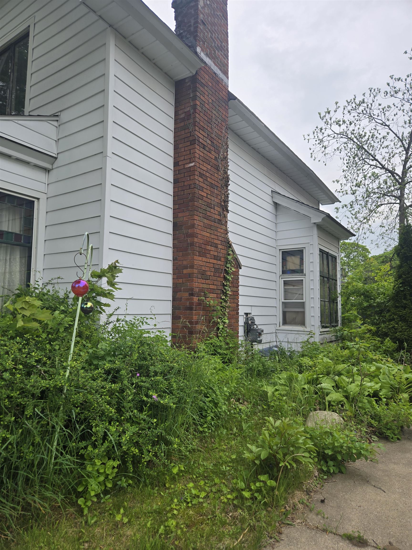 415 E Harris Street Property Photo 6