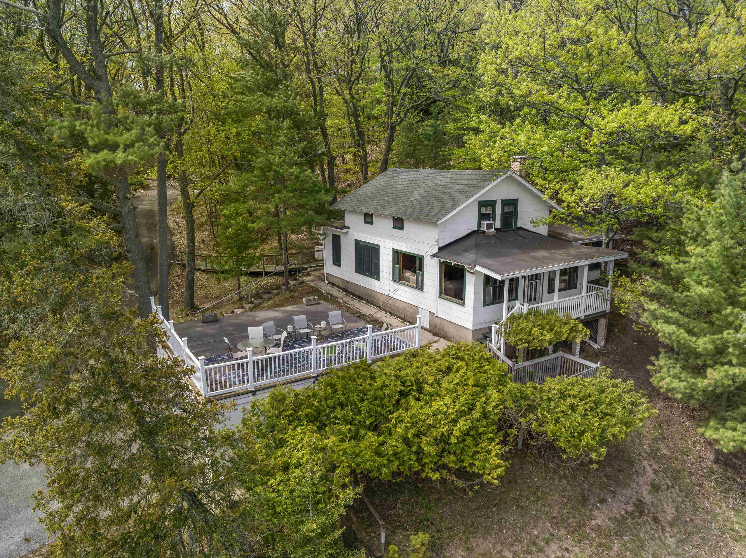 8368 Portage Point Drive Property Photo 10