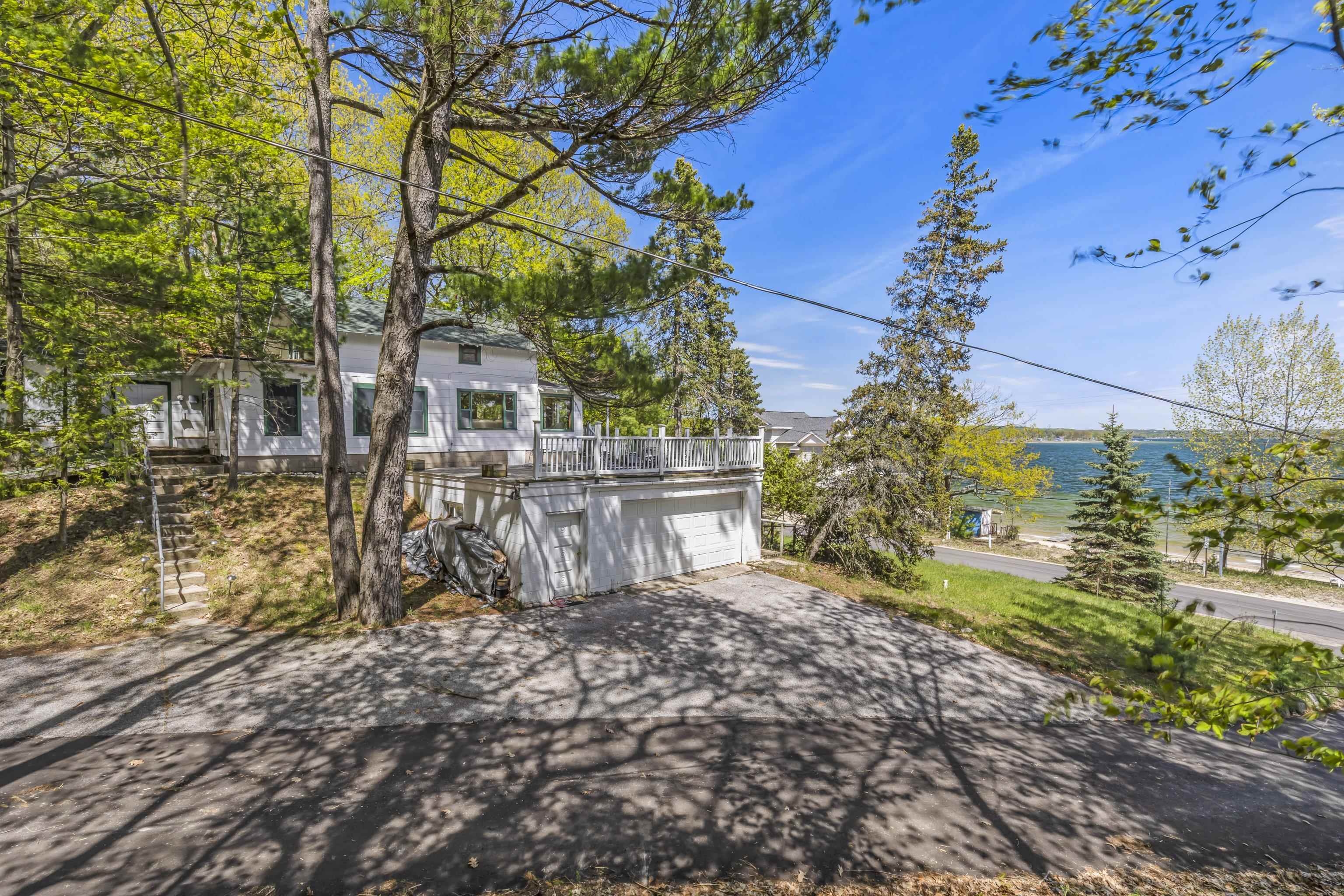 8368 Portage Point Drive Property Photo 11