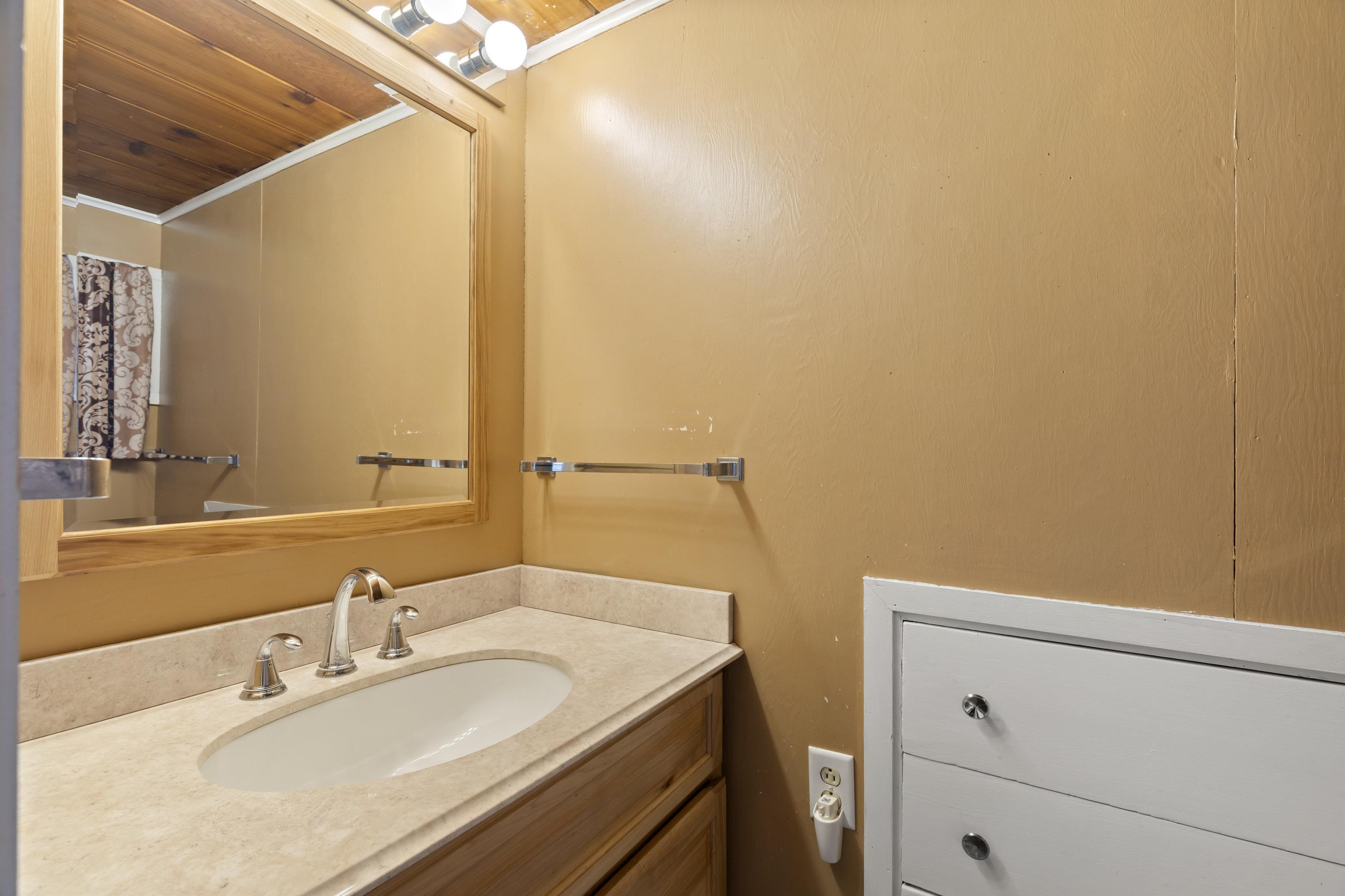8368 Portage Point Drive Property Photo 29