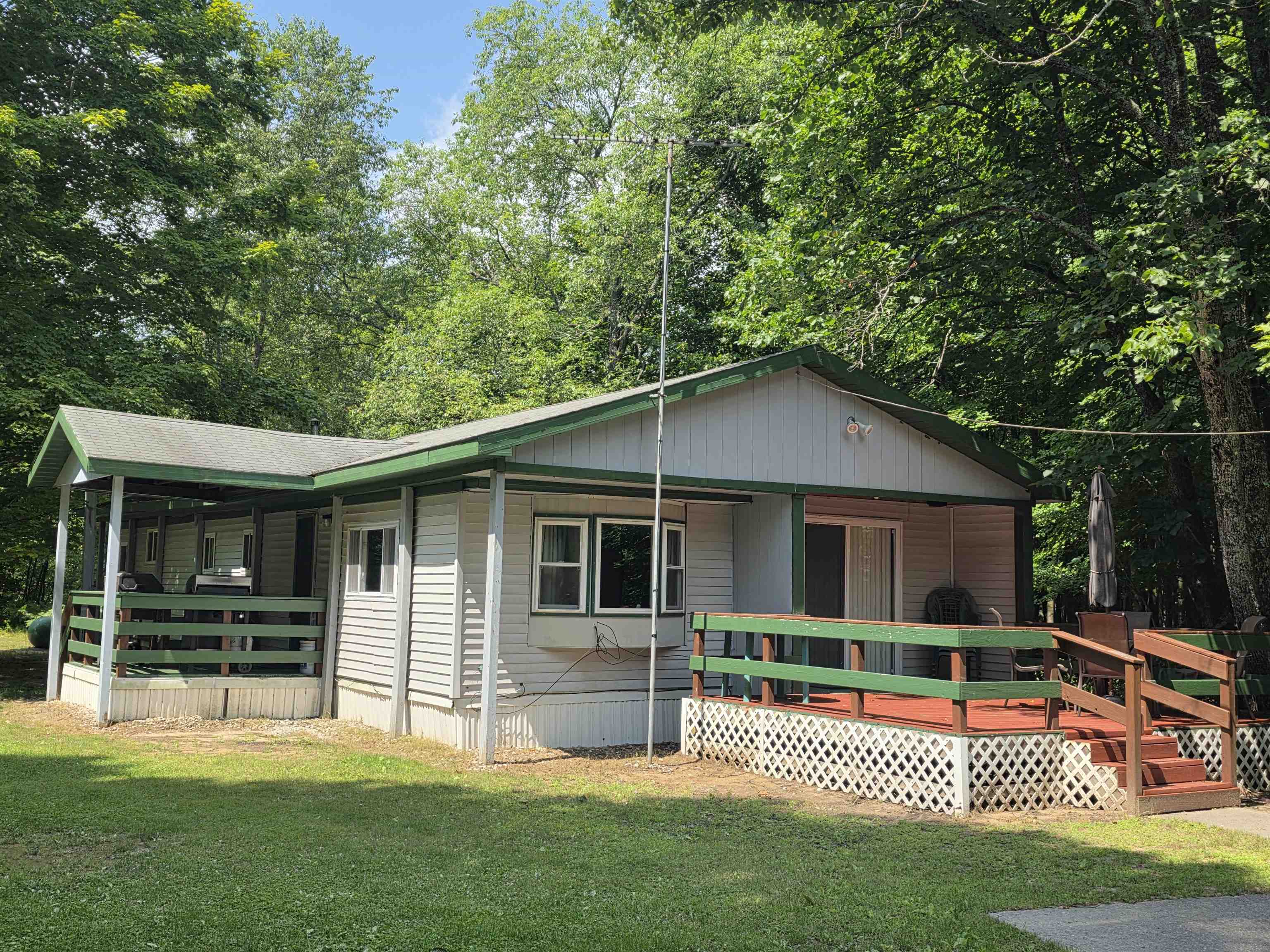 7931 Ne Twin Lake Road Property Photo 1