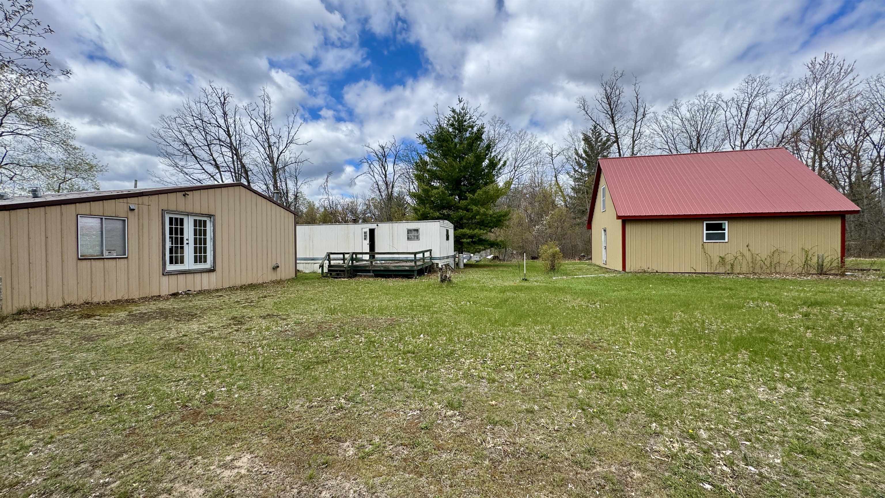 1496 17 Mile Road Property Photo 4