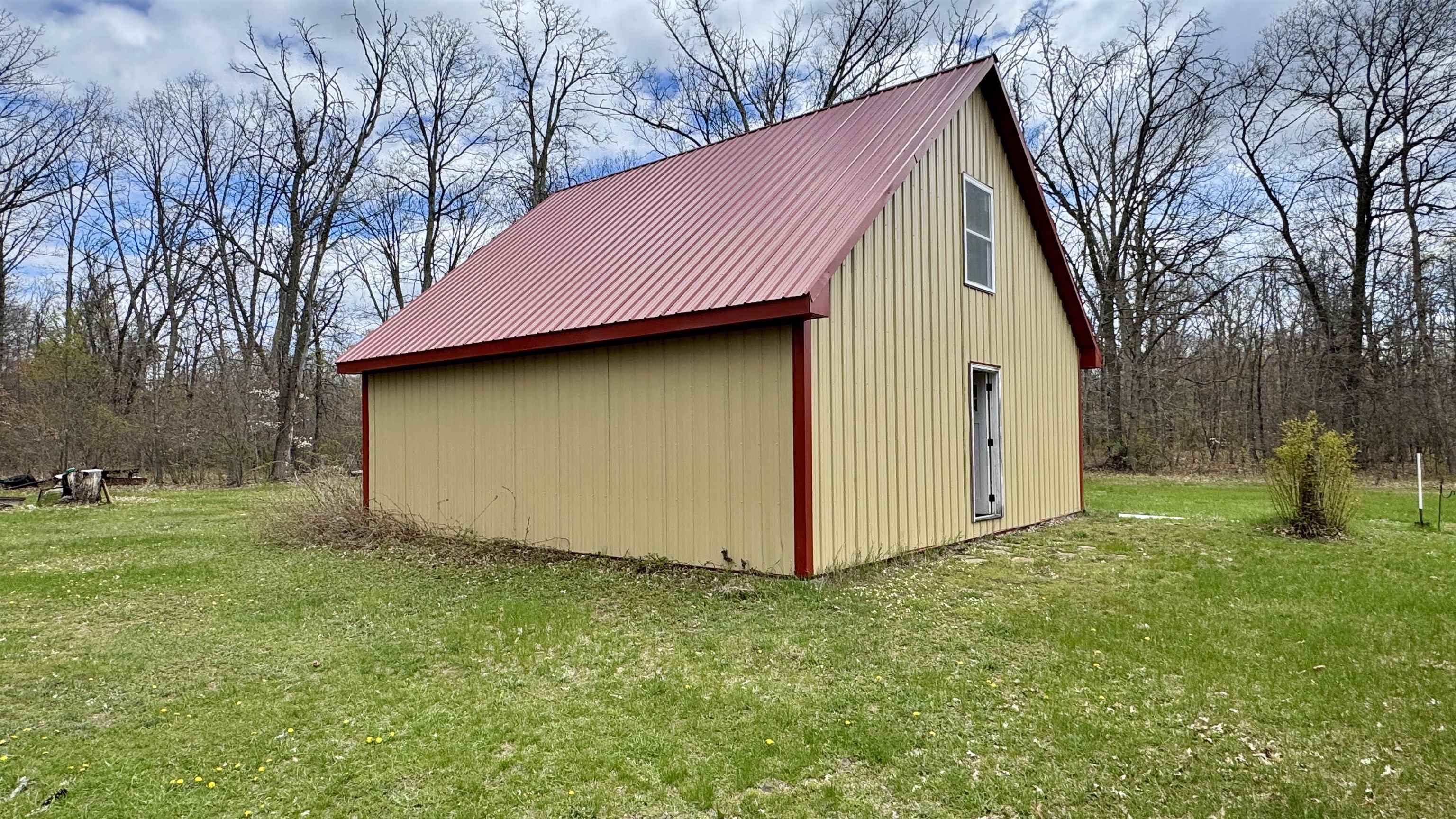 1496 17 Mile Road Property Photo 5