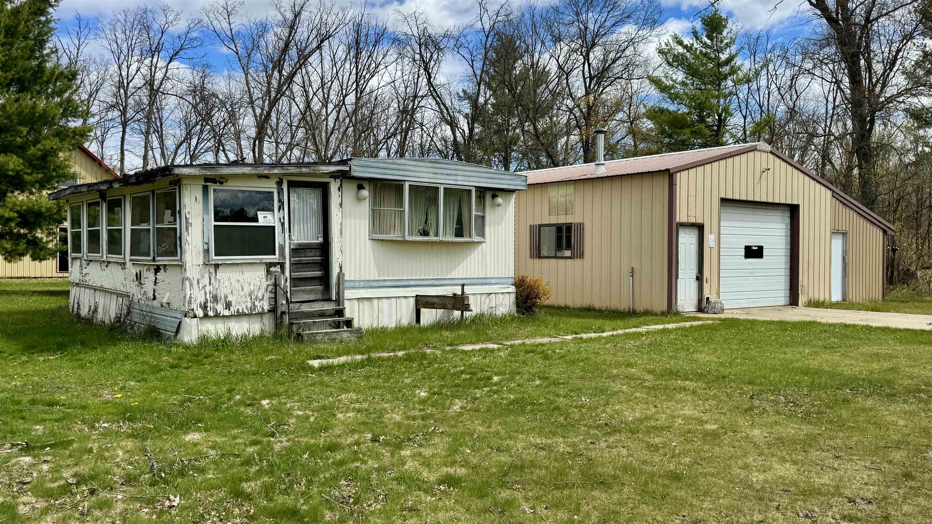 1496 17 Mile Road Property Photo 8