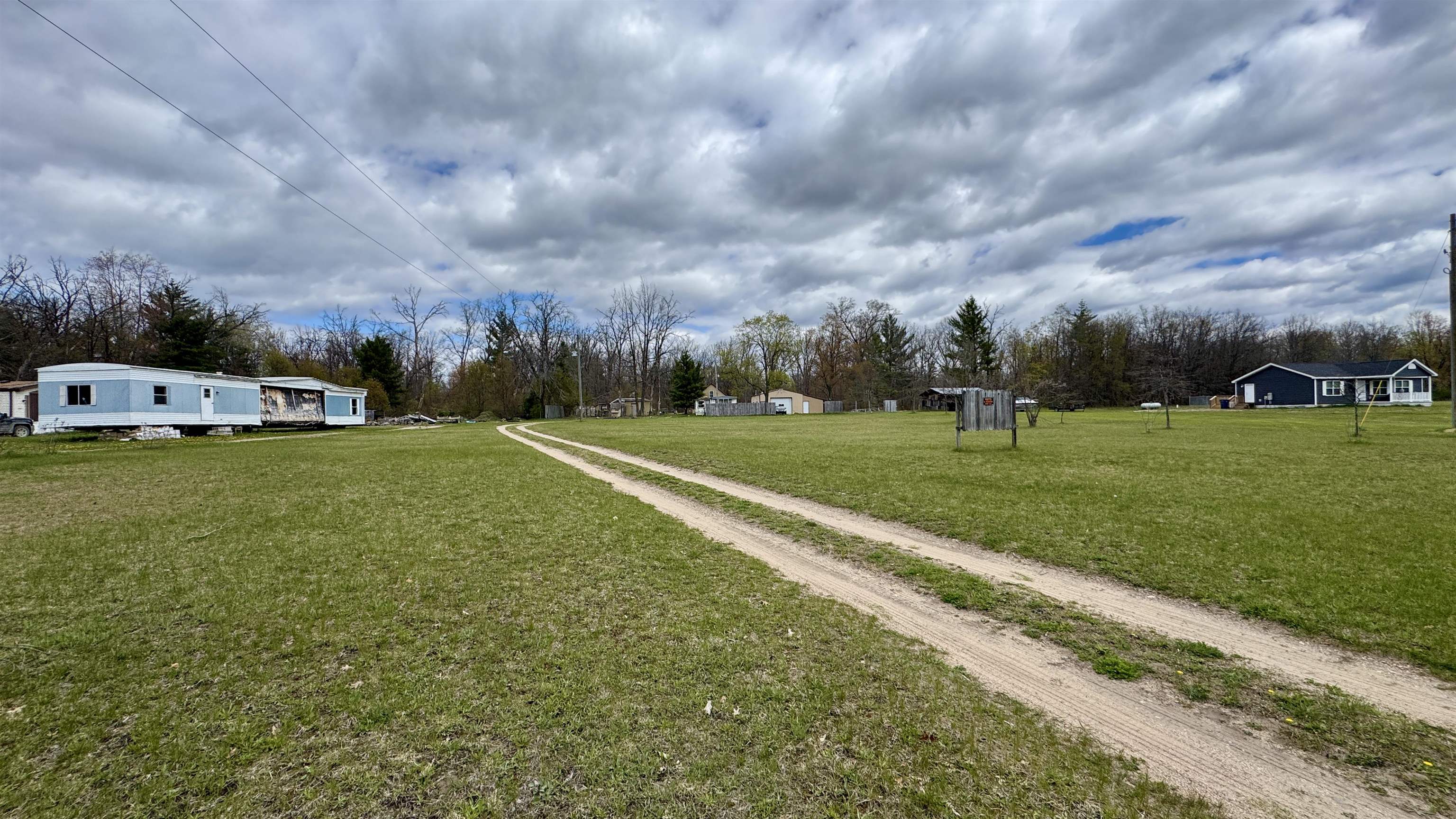 1496 17 Mile Road Property Photo 23