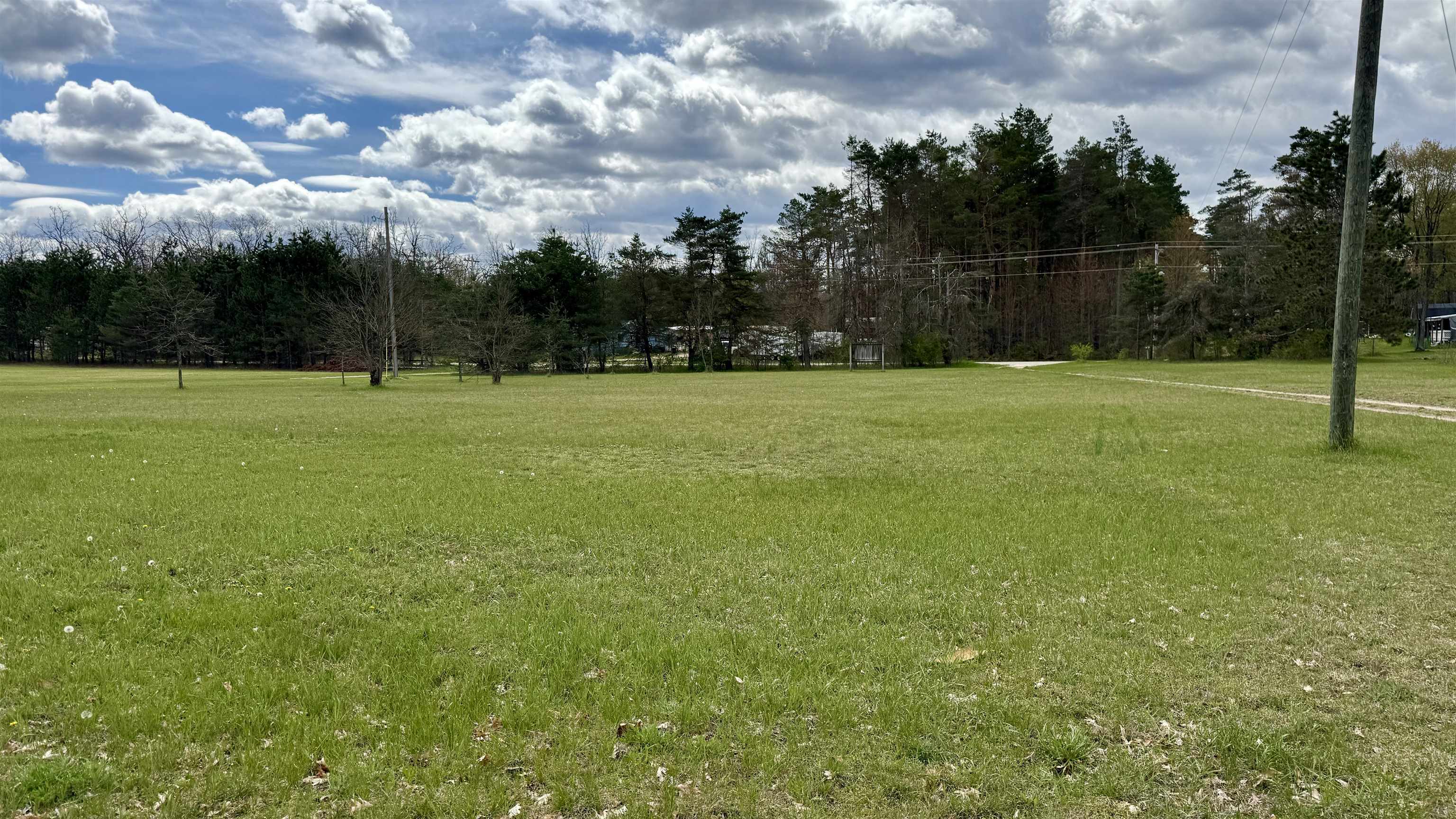 1496 17 Mile Road Property Photo 24