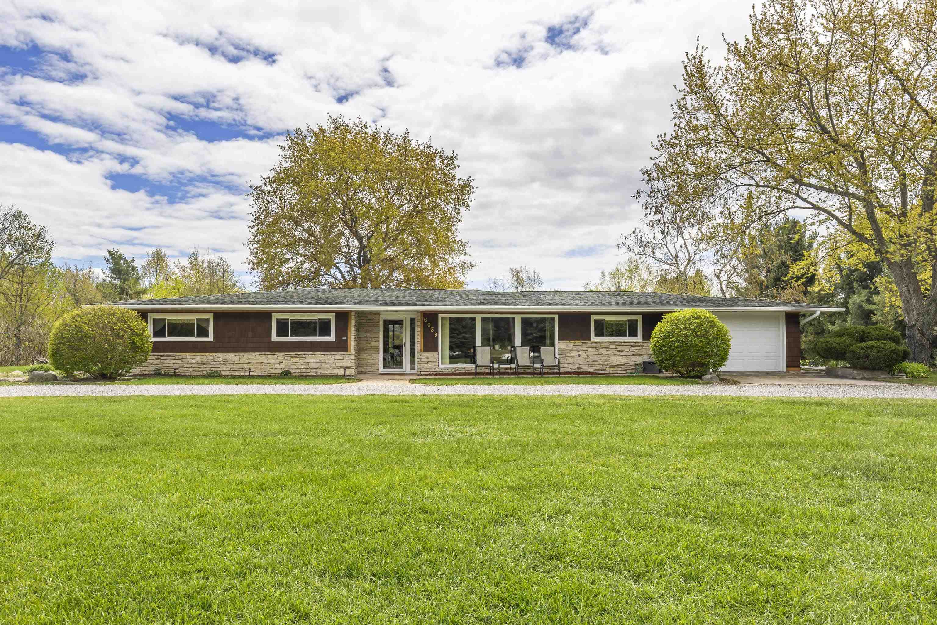 6039 Mick Road Property Photo 1