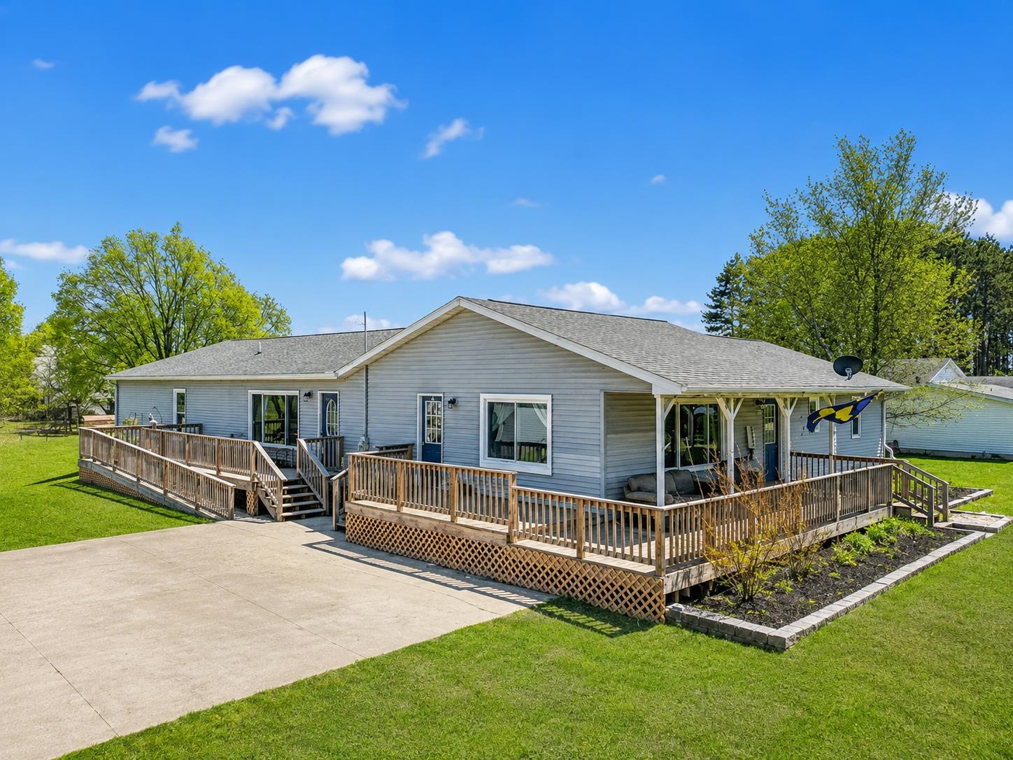 3821 S 39 Road Property Photo 1