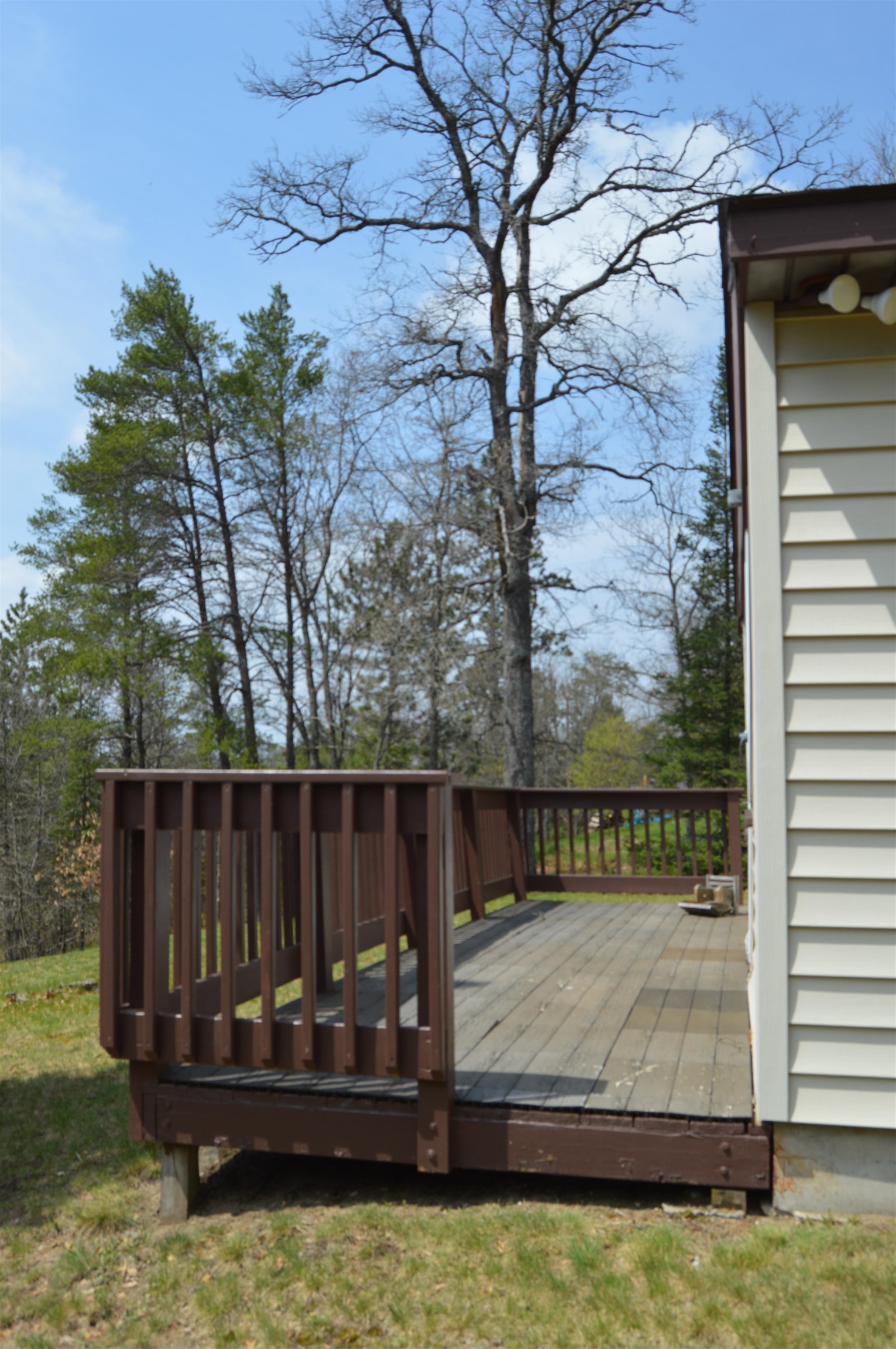 832 Hillcrest Drive Property Photo 4
