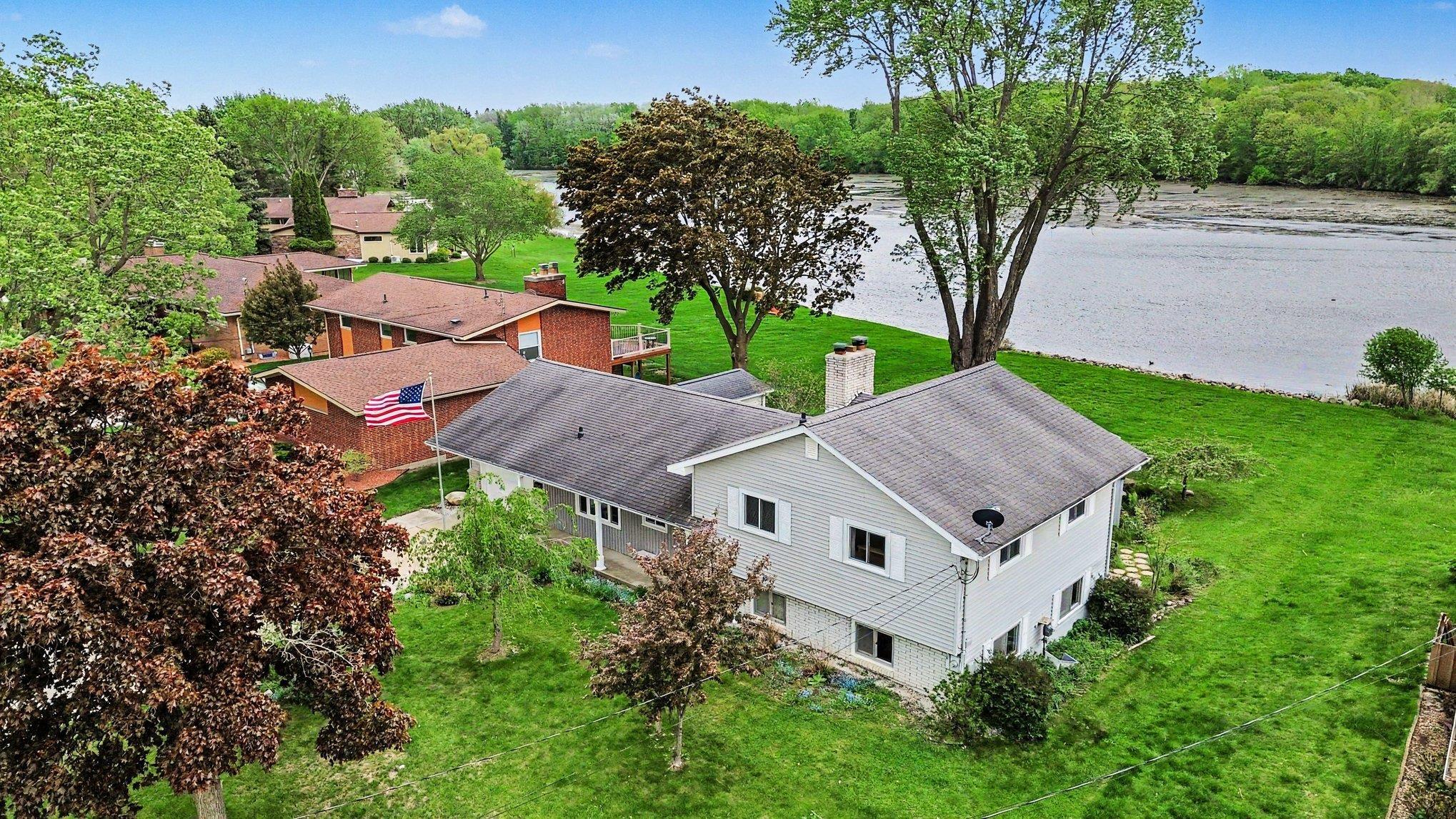 937 Riverview Drive Property Photo 1
