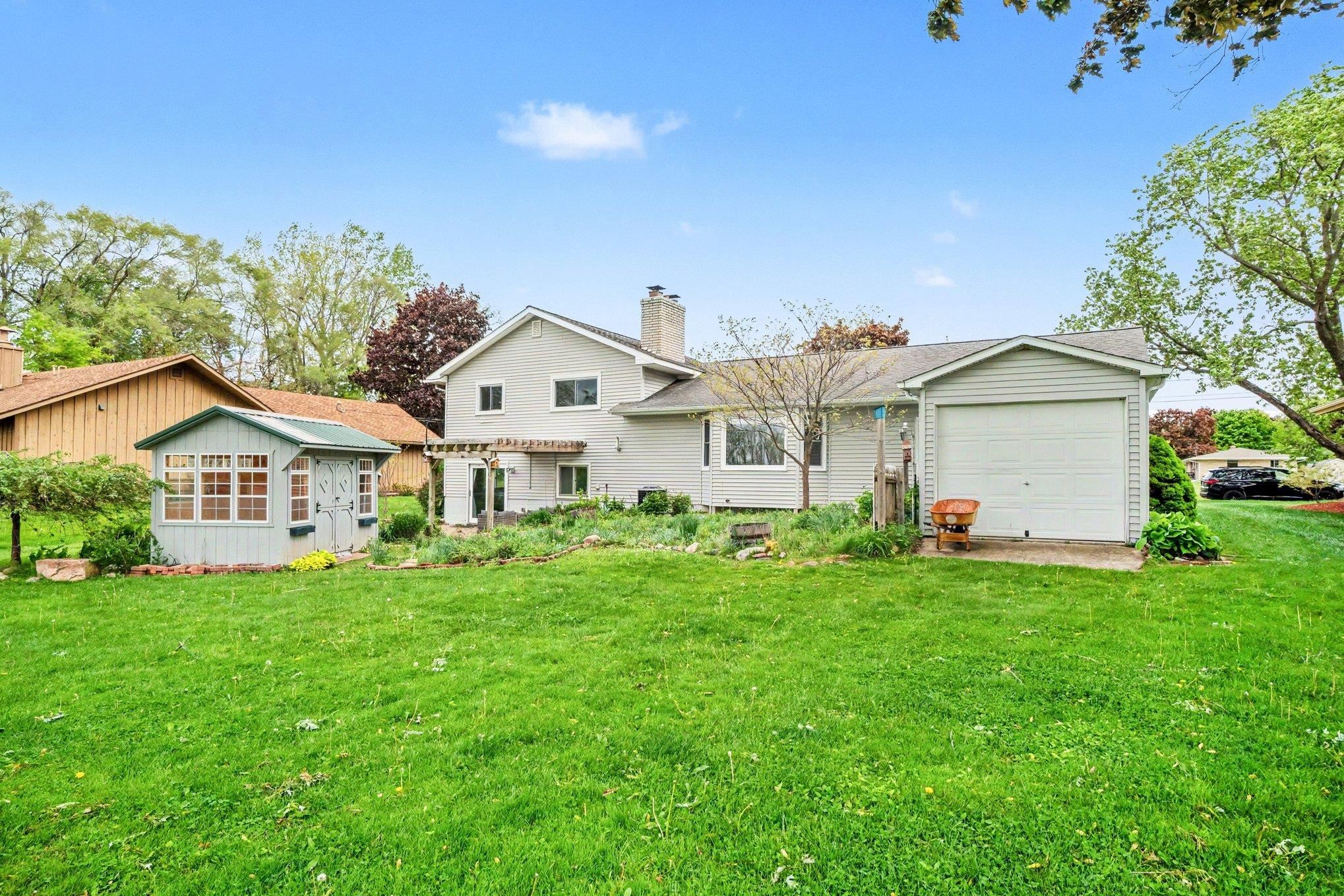 937 Riverview Drive Property Photo 3