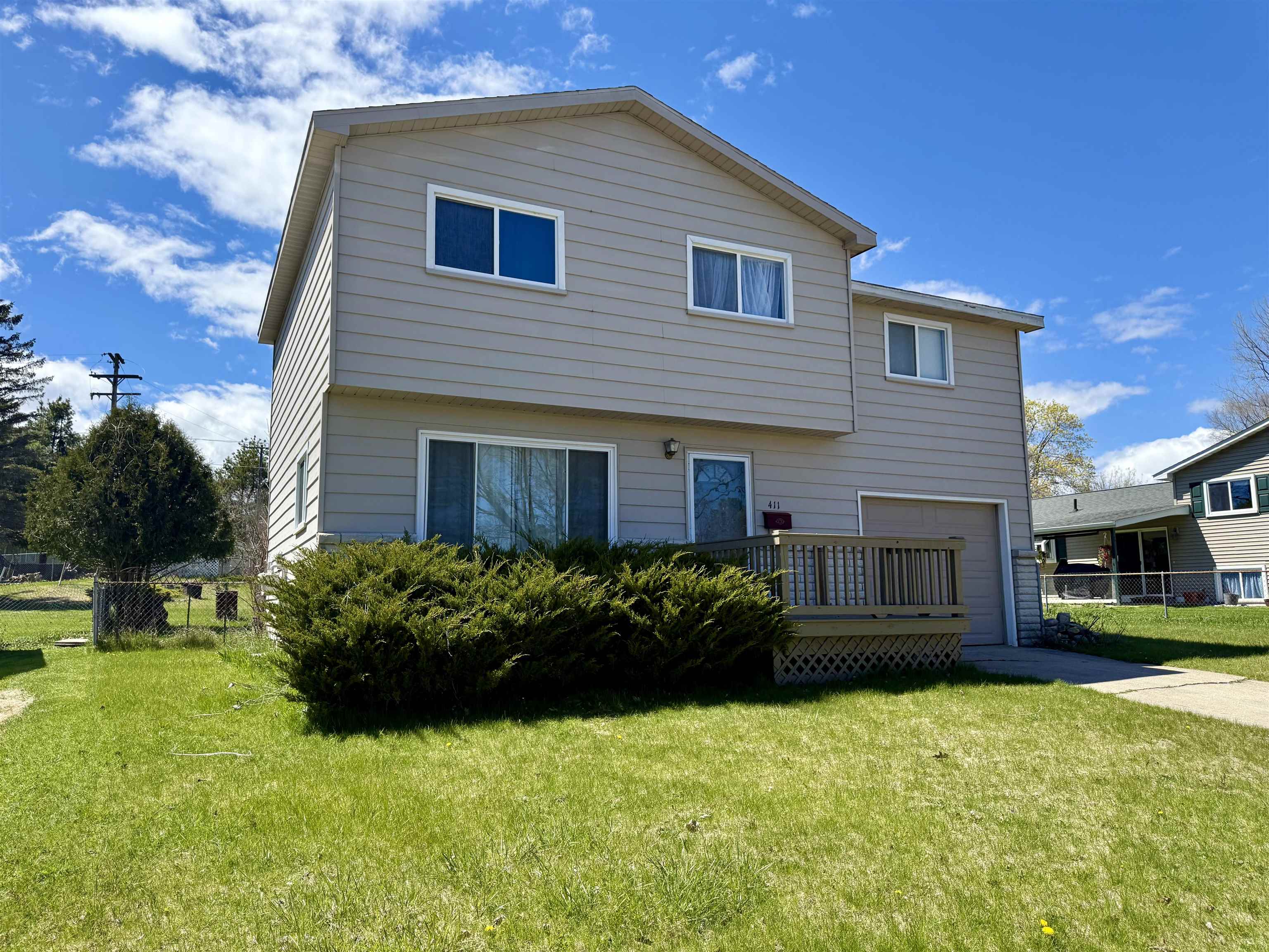 411 Ottawa Drive Property Photo 1