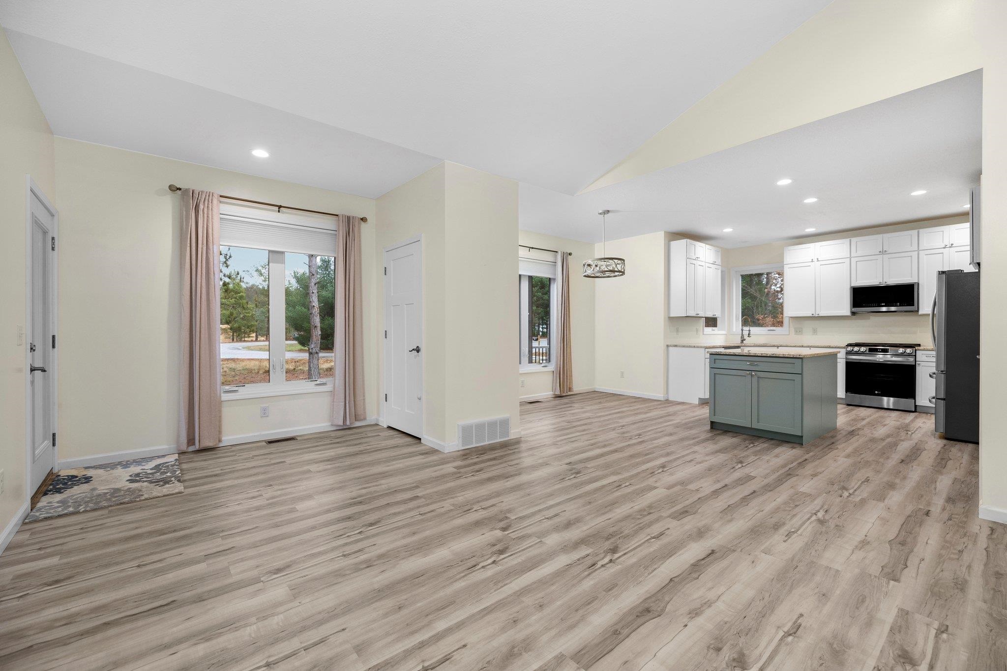 2741 Danbury Road Property Photo 7