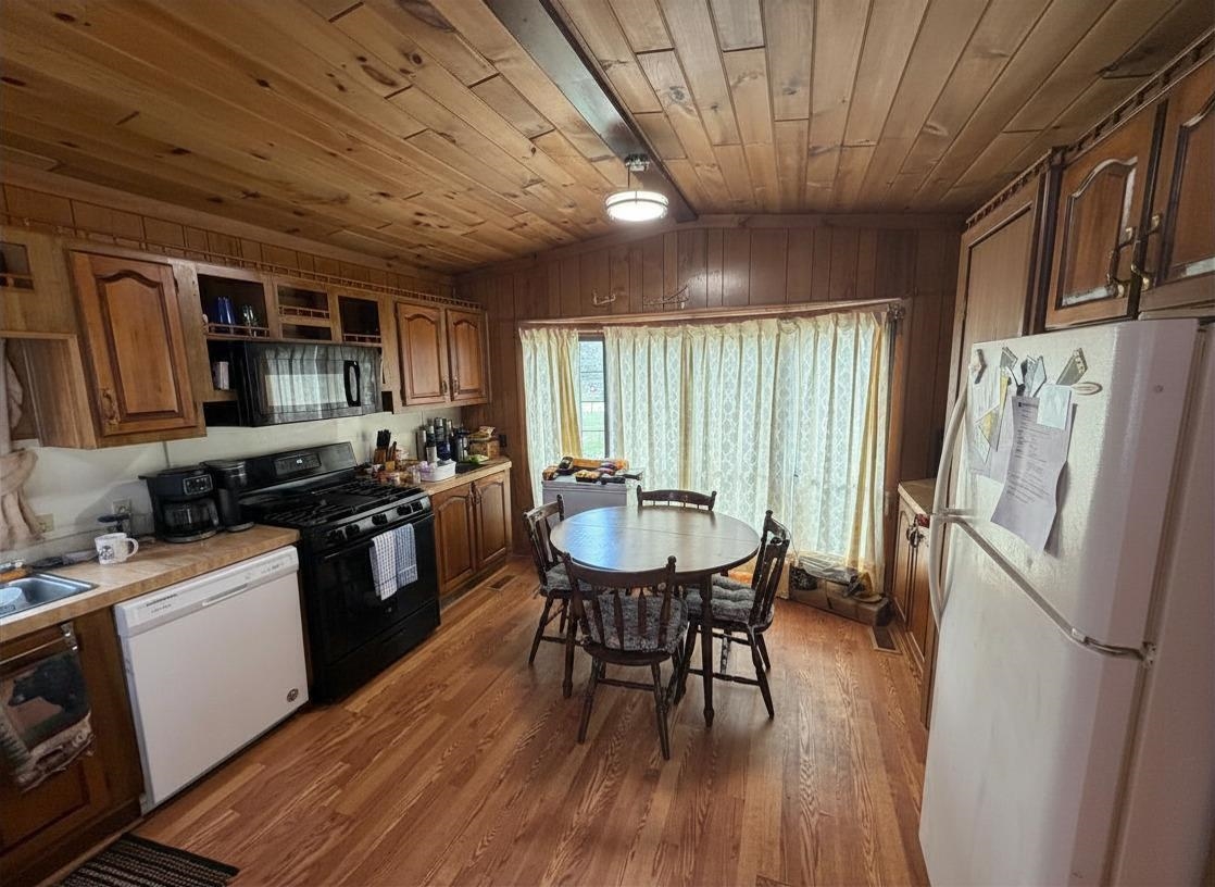 2245 Edgewood Property Photo 5
