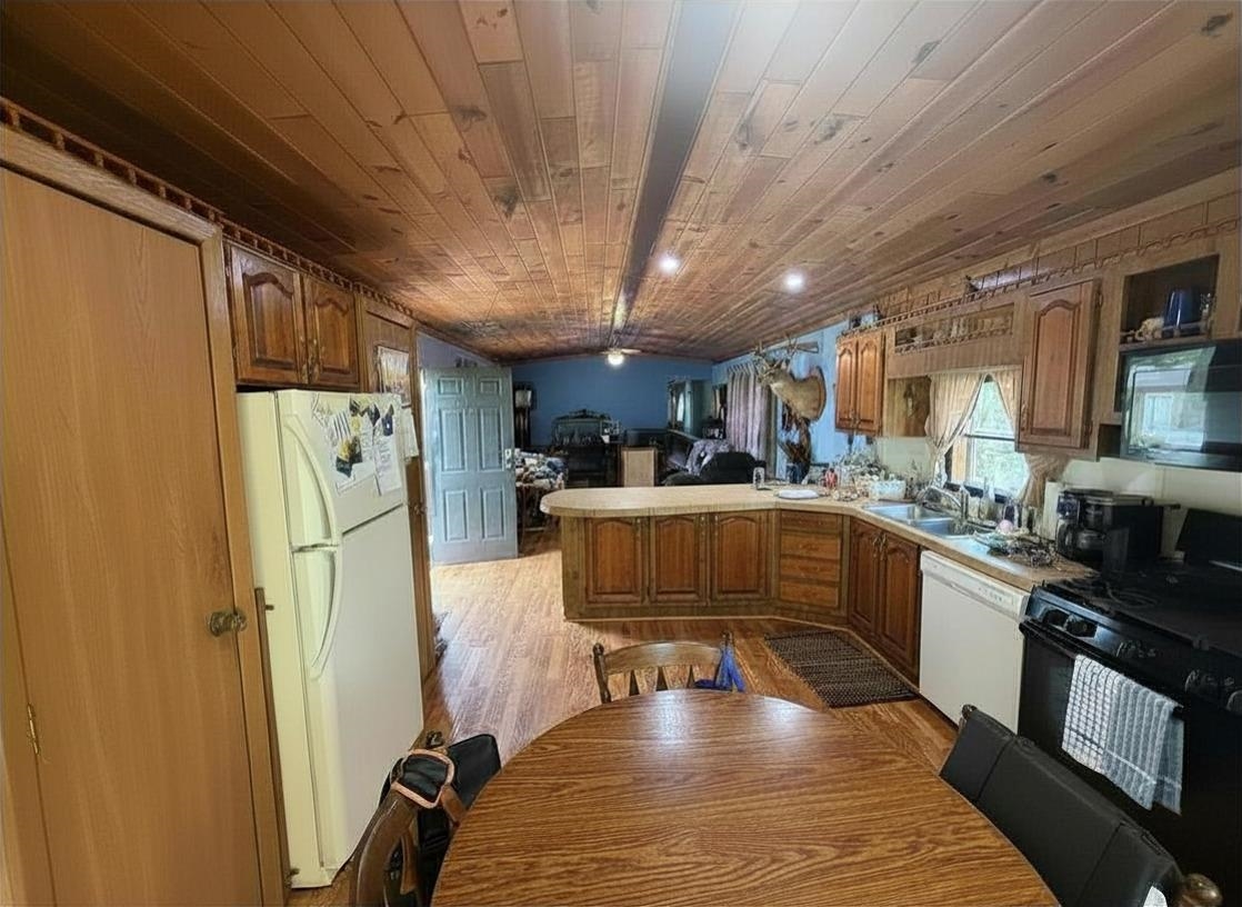 2245 Edgewood Property Photo 6