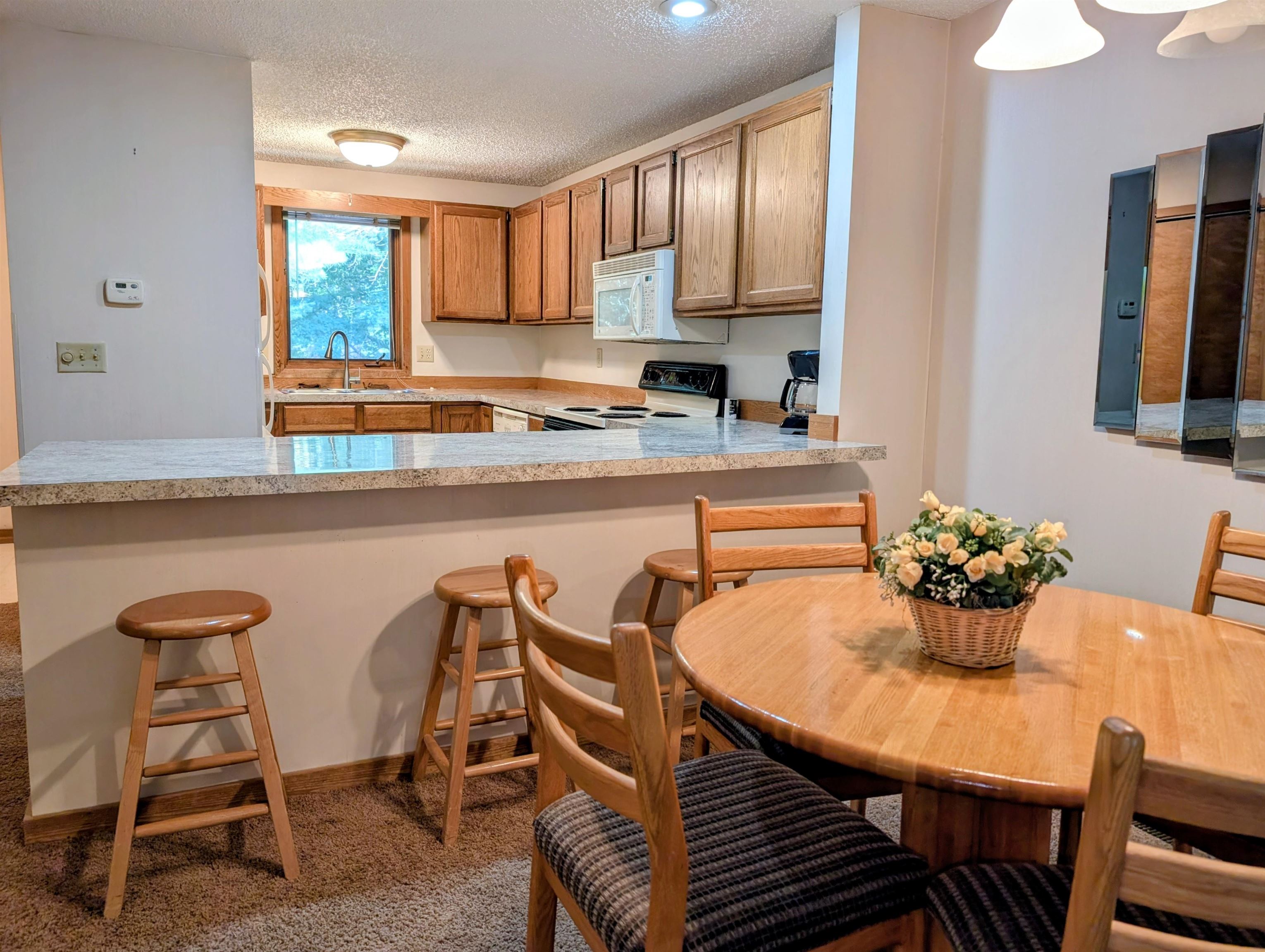 6865 Pinebrook Drive Property Photo 4