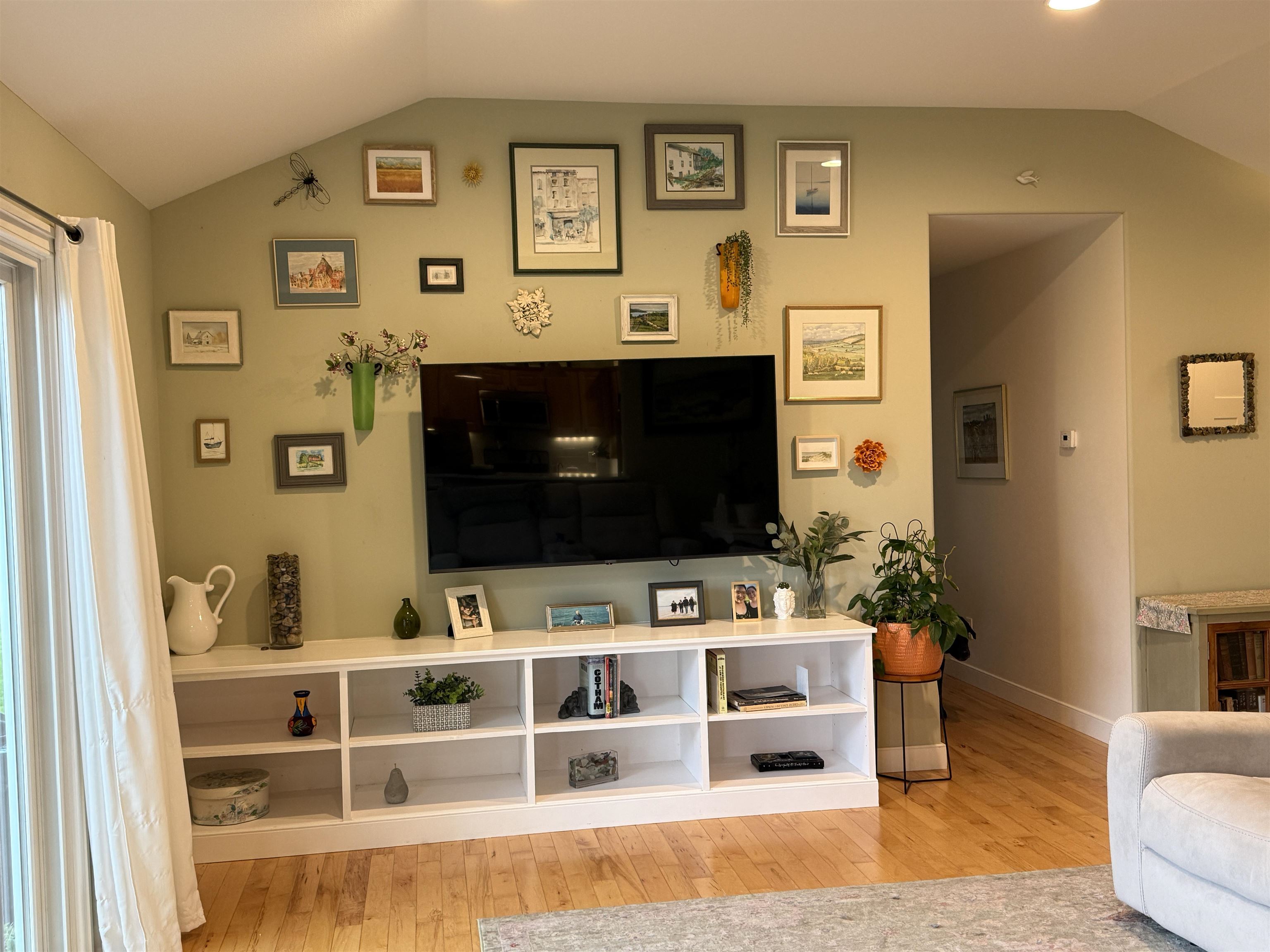 1364 Saffron Circle Property Photo 4