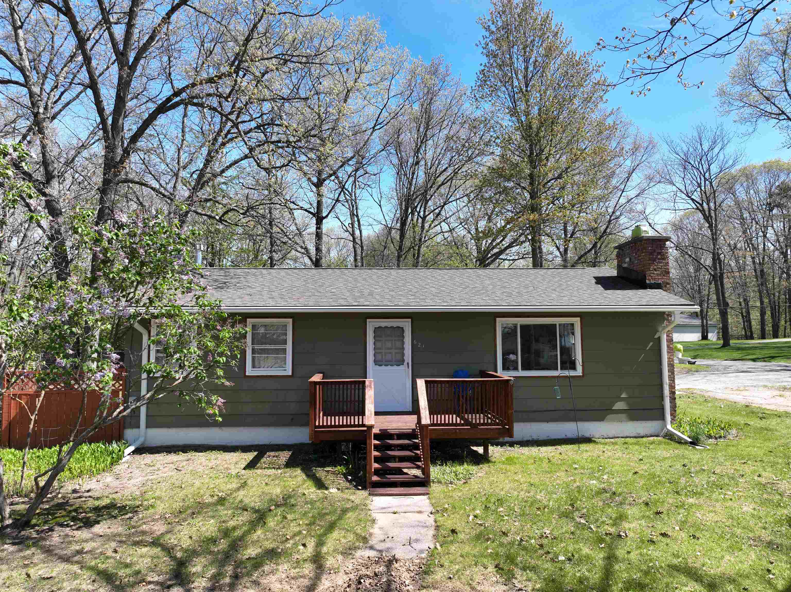 621 E State Street Property Photo 1