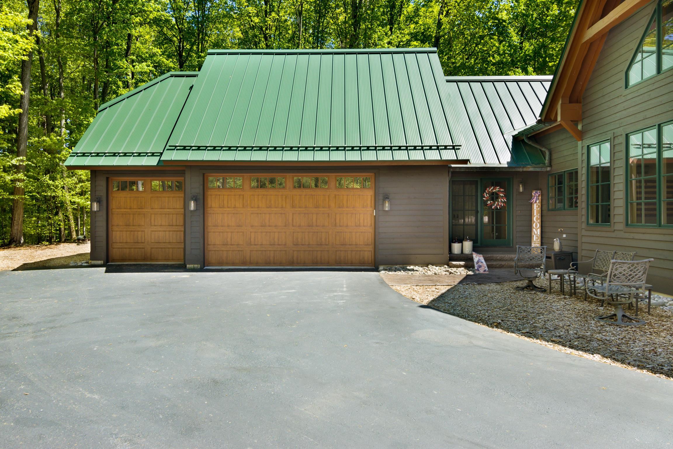 5577 Colonial Drive Property Photo 5