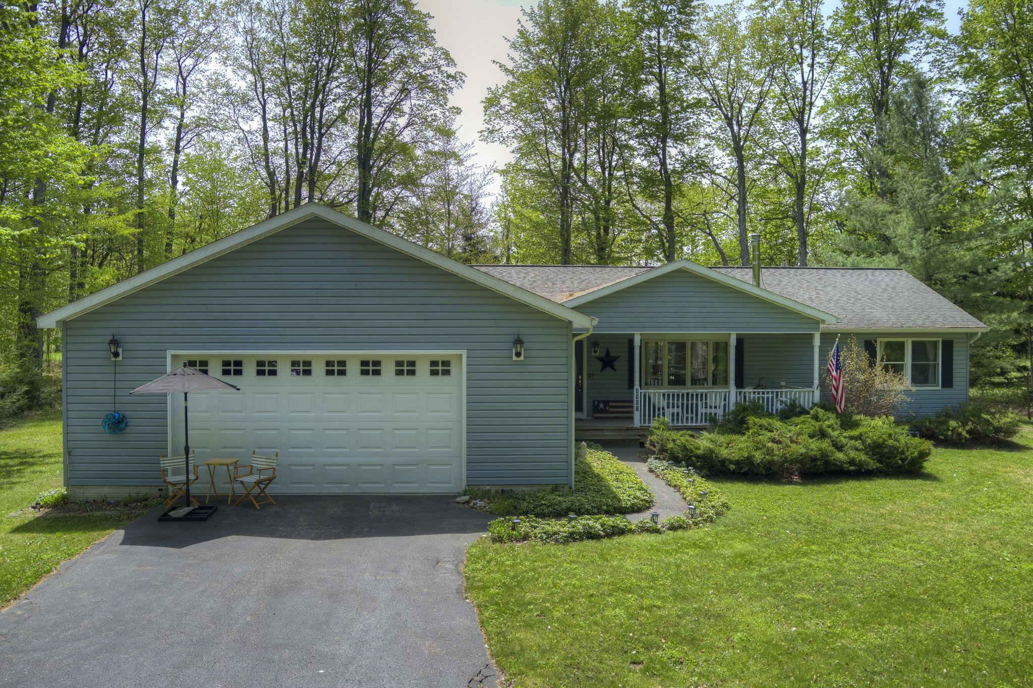 4451 S Hemlock Road Property Photo 1