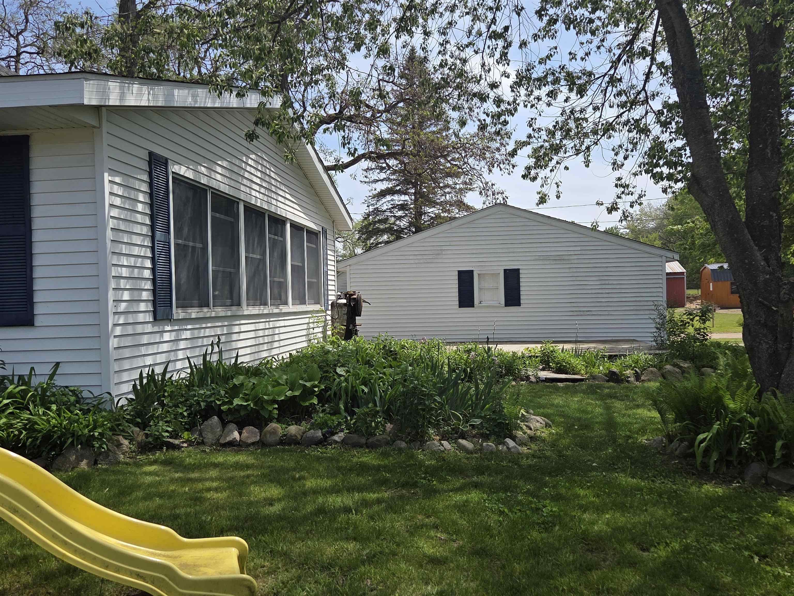 9368 School Street Property Photo 8