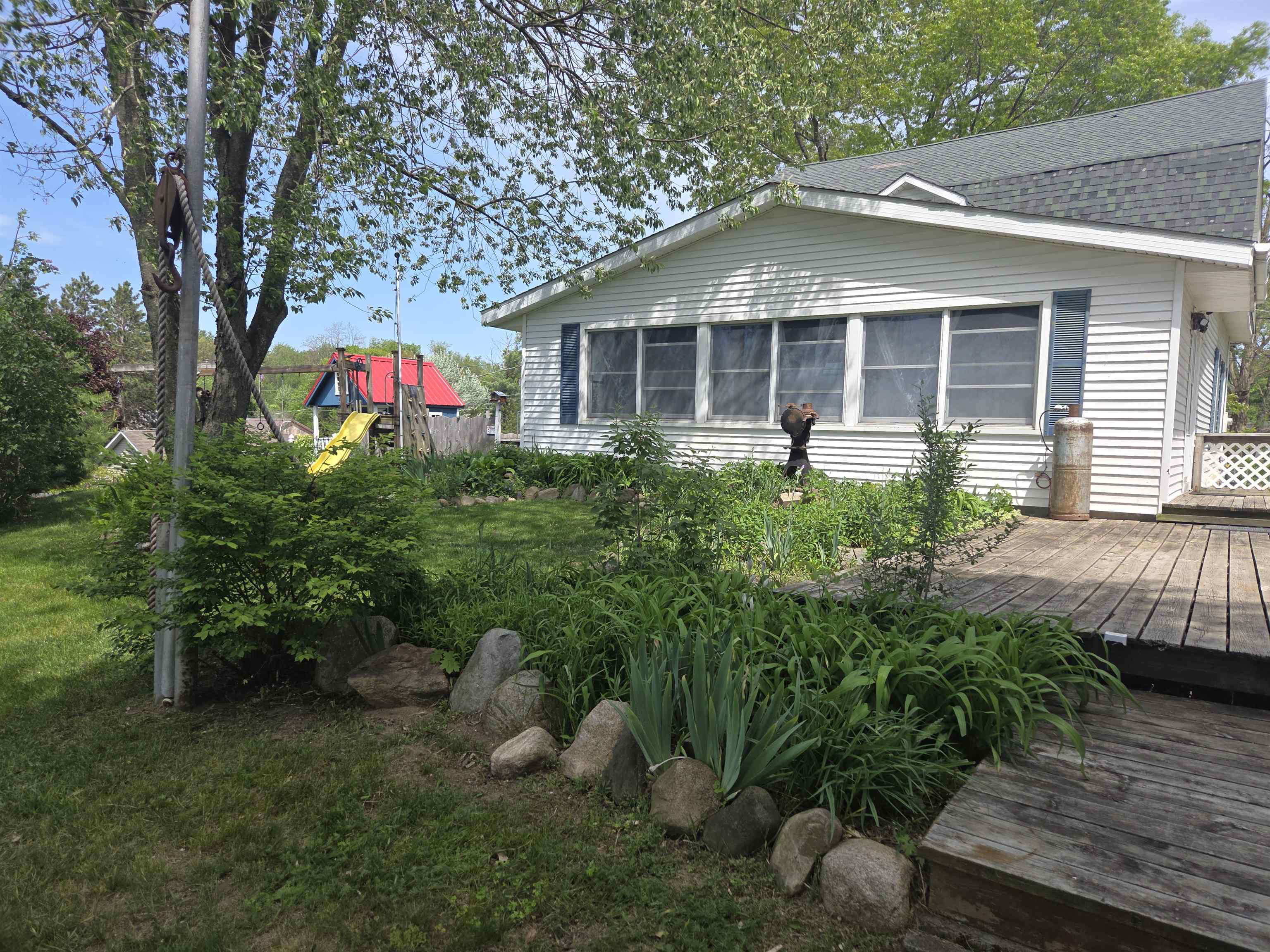 9368 School Street Property Photo 9