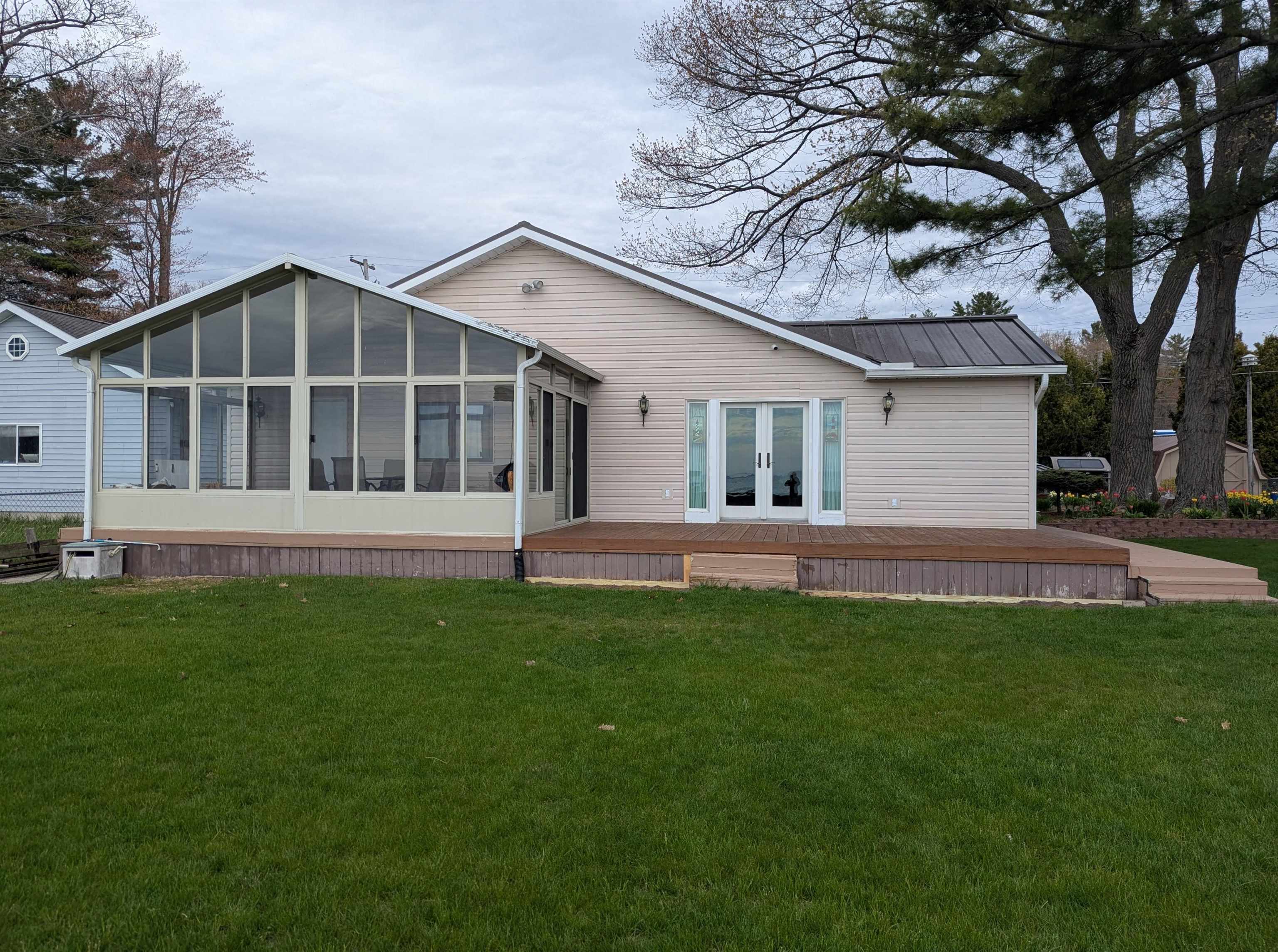 488 N Huron Road Property Photo 1
