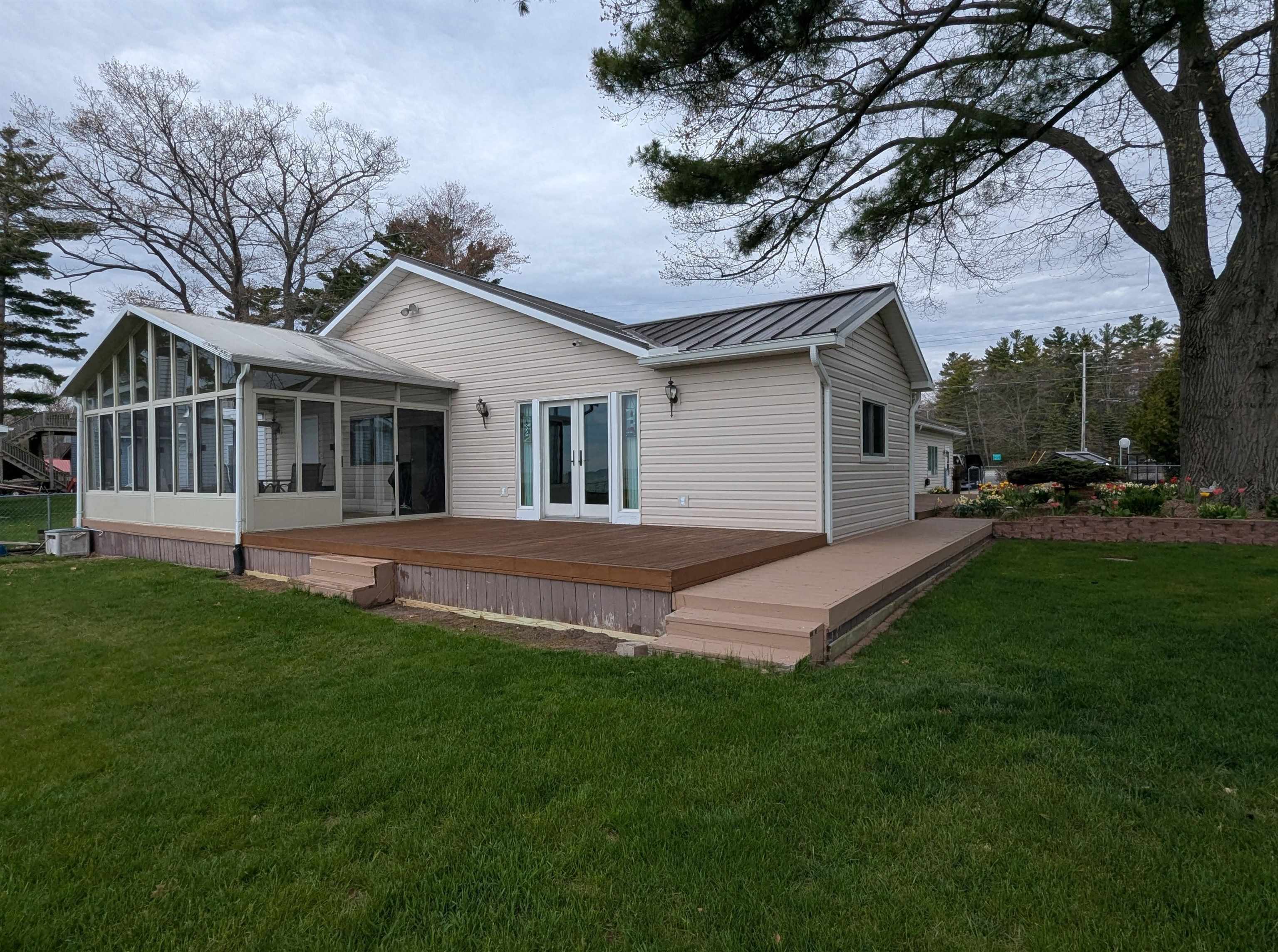 488 N Huron Road Property Photo 3