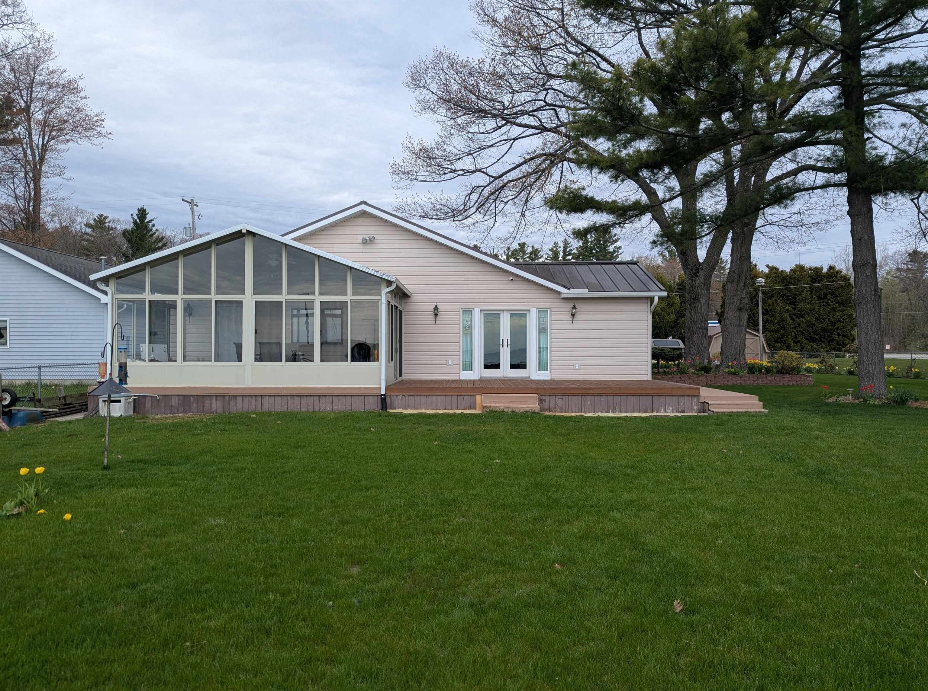 488 N Huron Road Property Photo 4