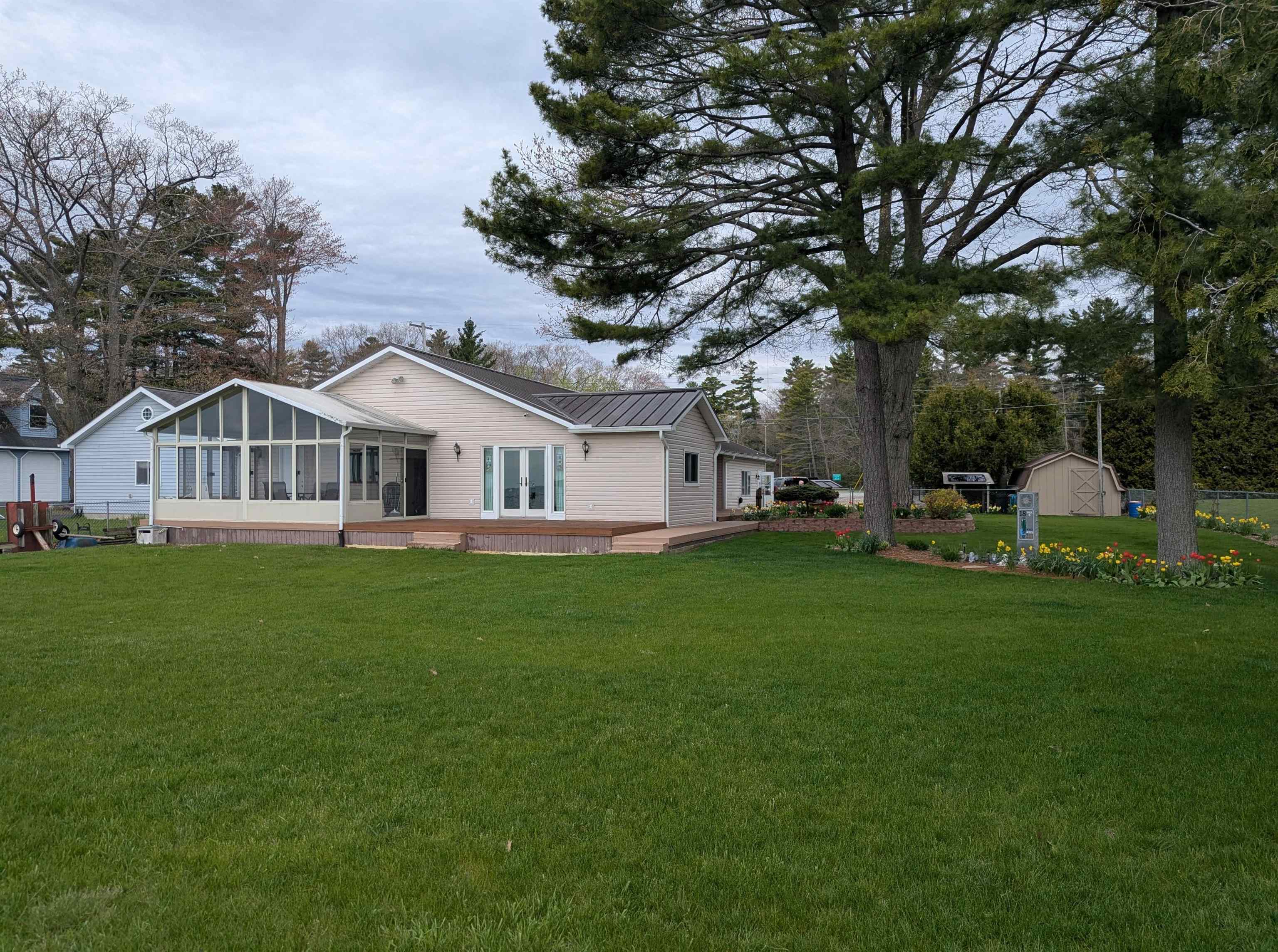 488 N Huron Road Property Photo 5