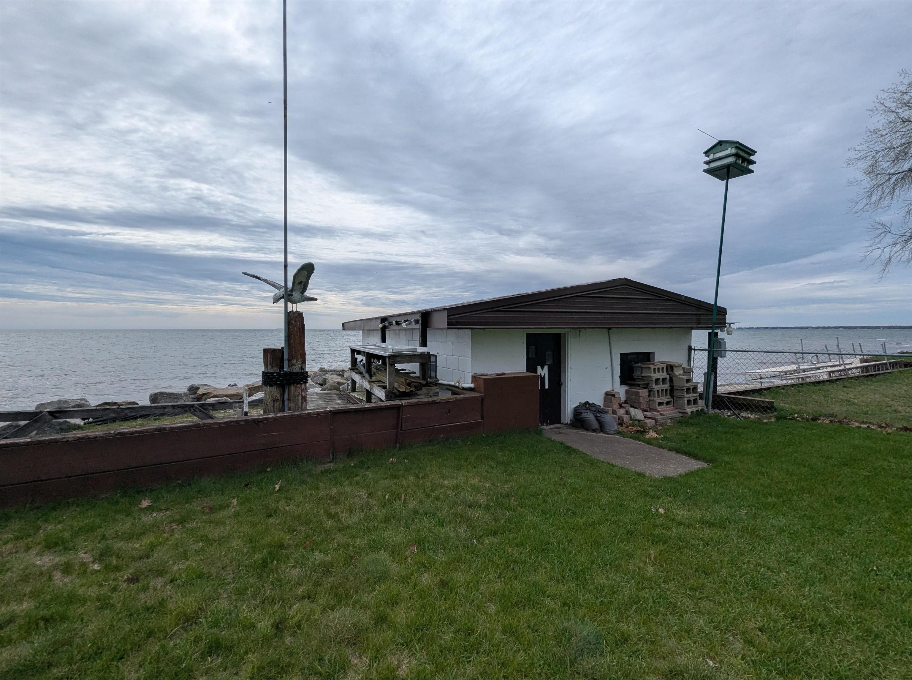 488 N Huron Road Property Photo 7