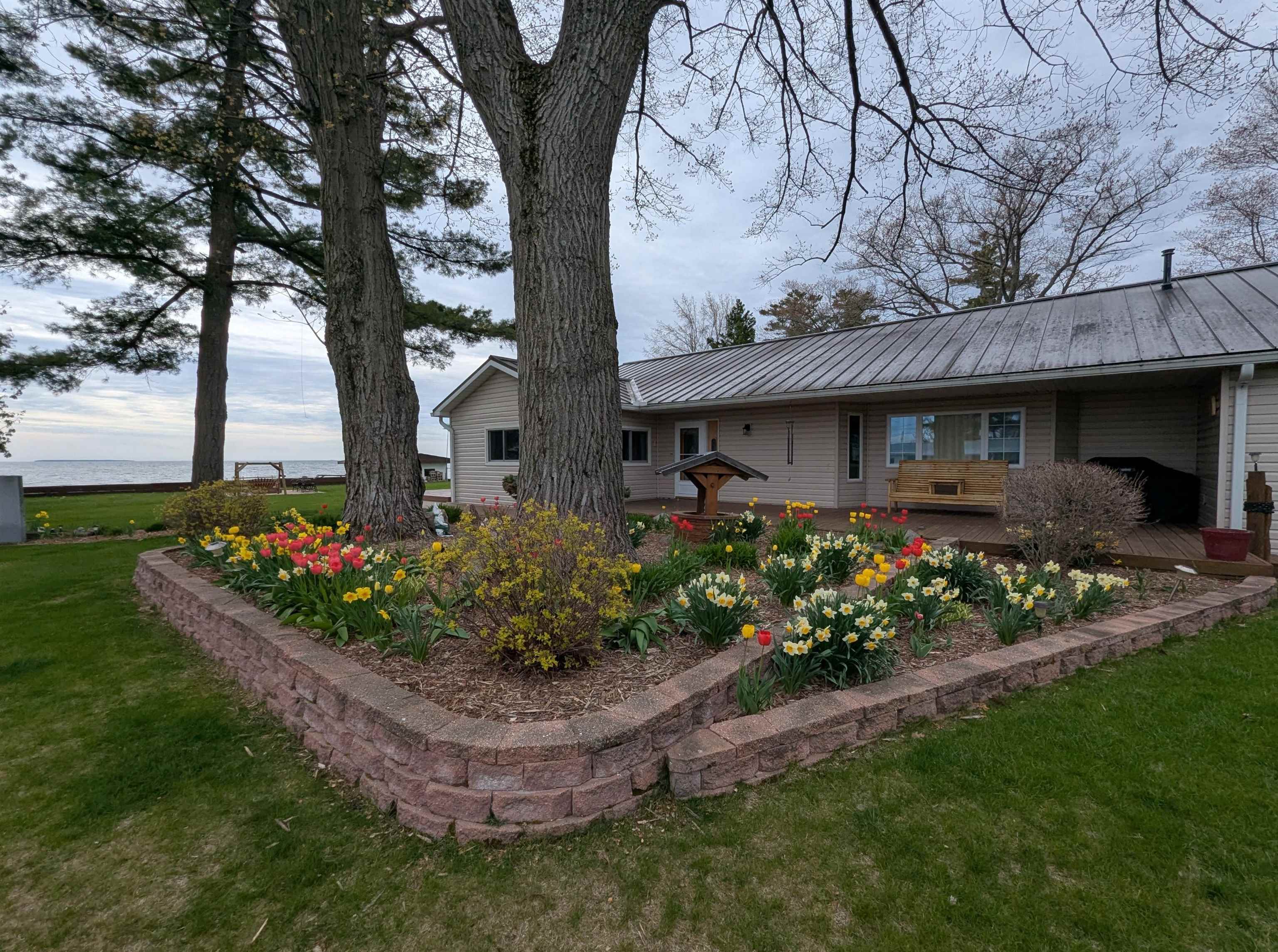 488 N Huron Road Property Photo 23