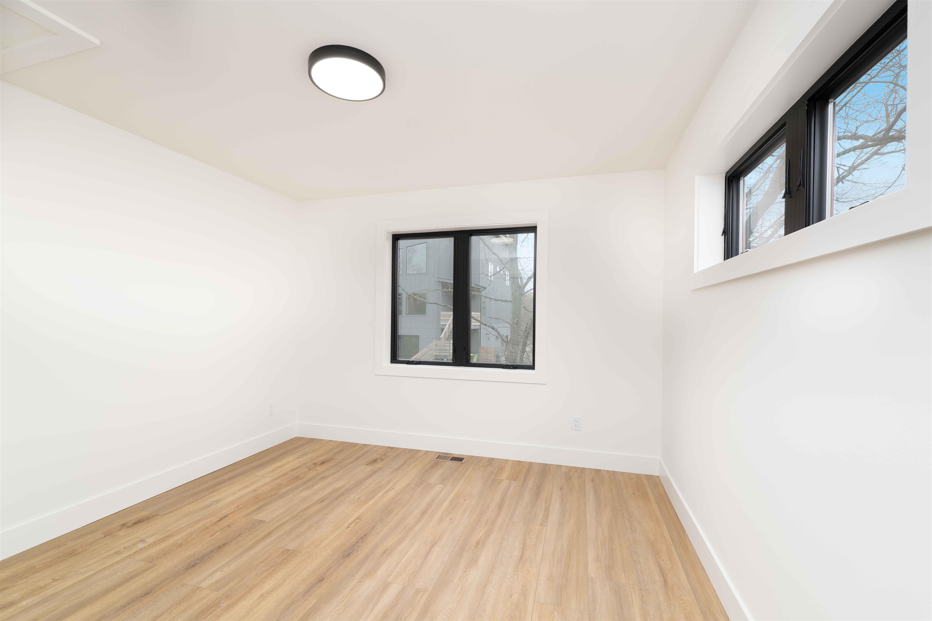 2810 Holiday Village Court Property Photo 27