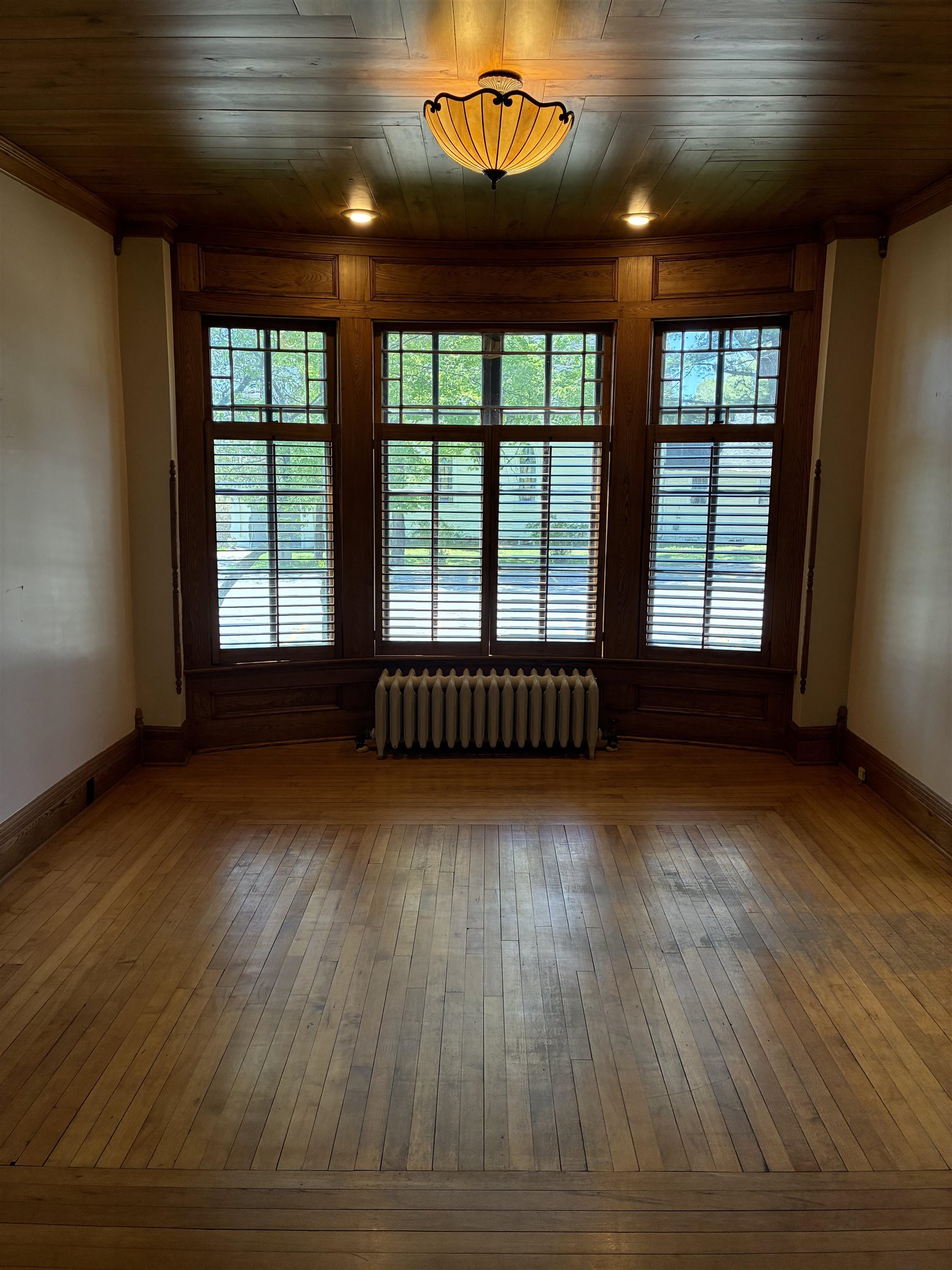407 N Bridge Property Photo 5