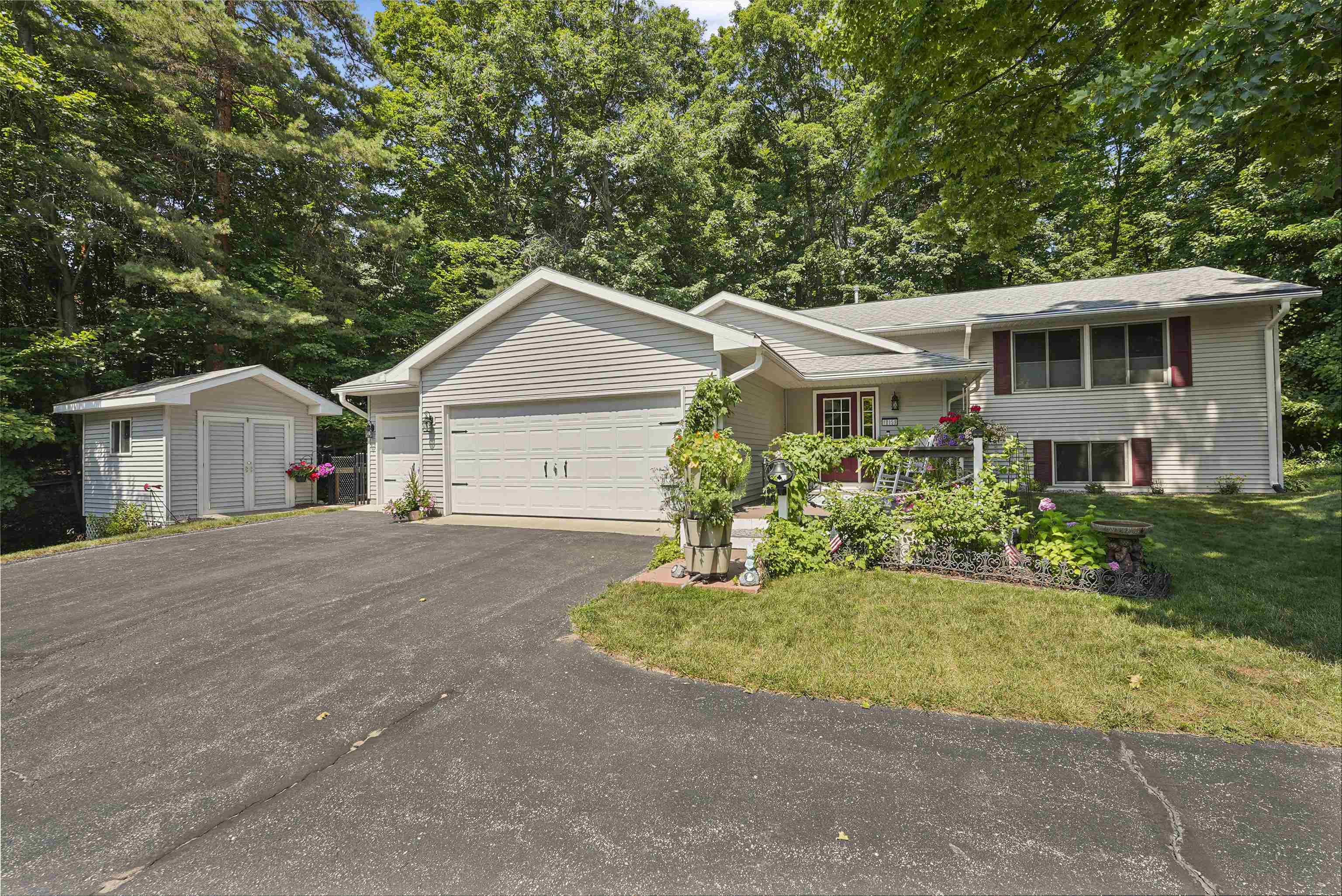 10159 Council Oak Drive Property Photo 1