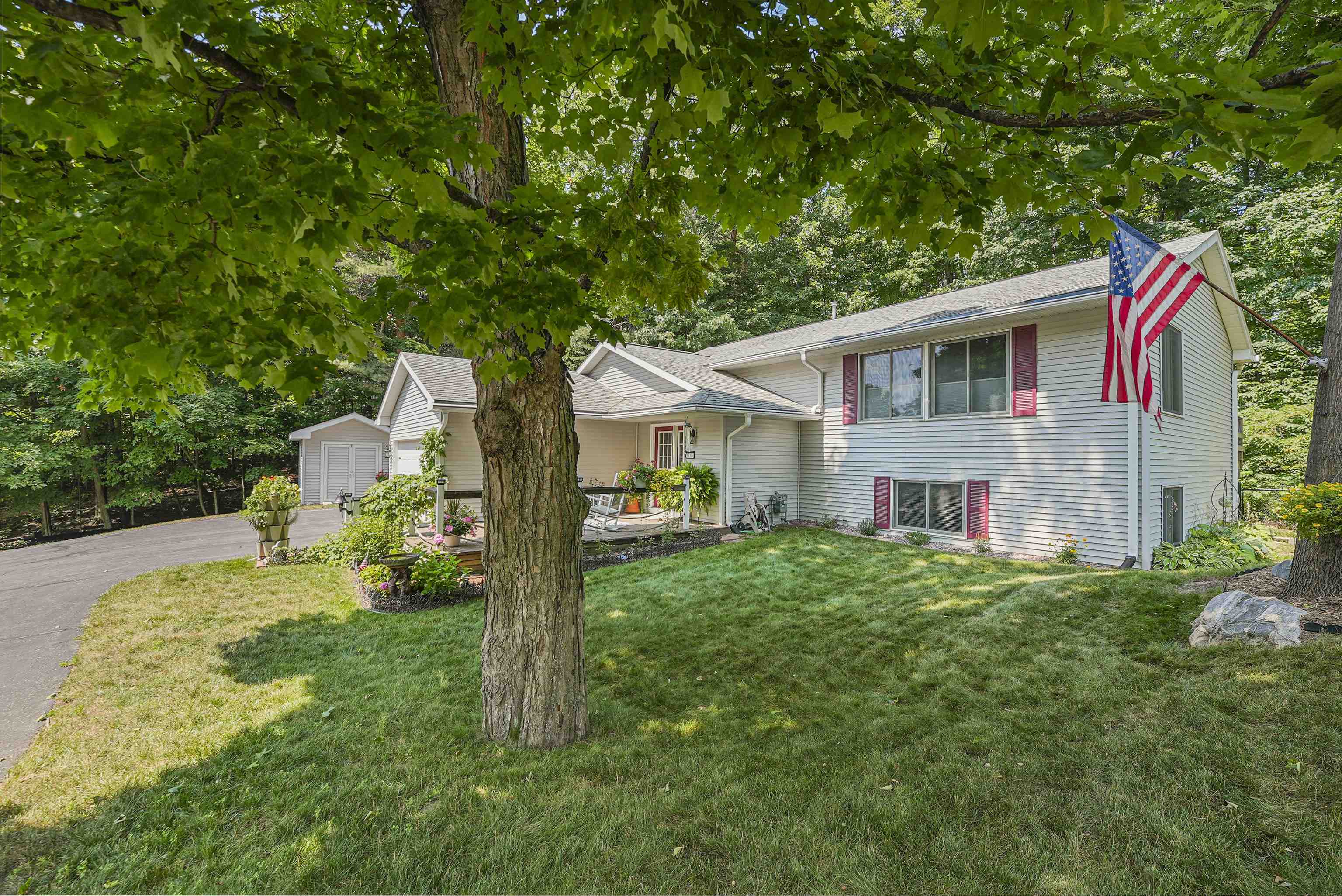 10159 Council Oak Drive Property Photo 5