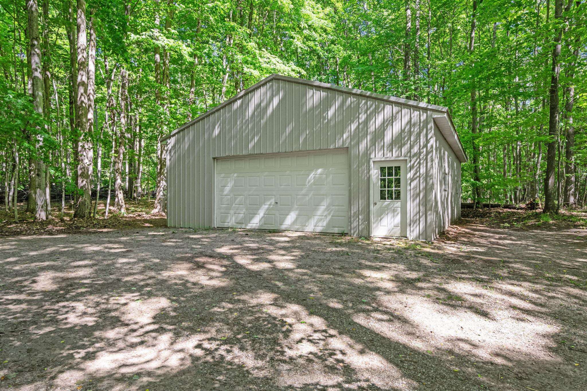5252 Six Mile Lake Road Property Photo 4