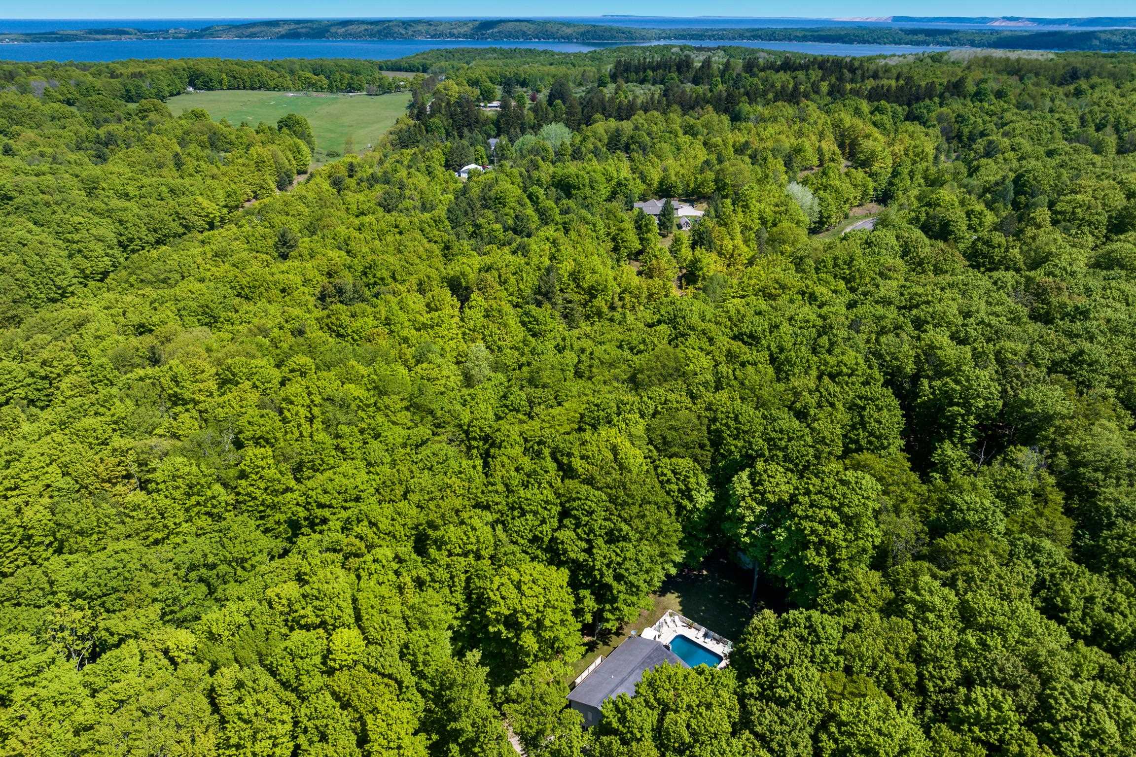 2057 Glory Road Property Photo 2