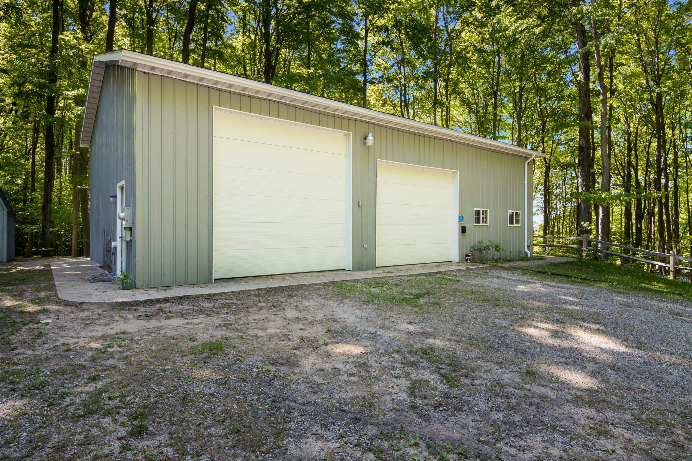 2057 Glory Road Property Photo 3