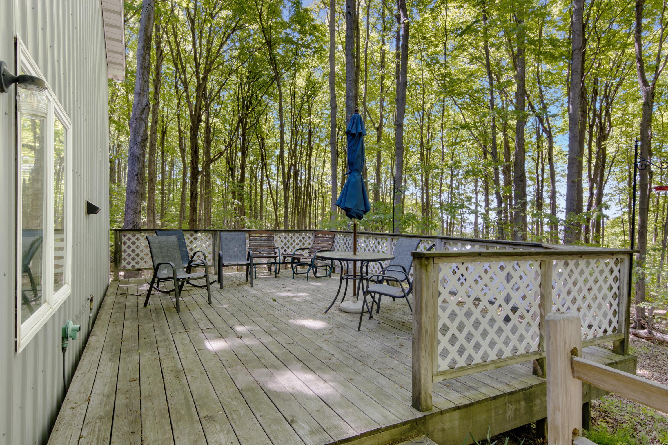2057 Glory Road Property Photo 4